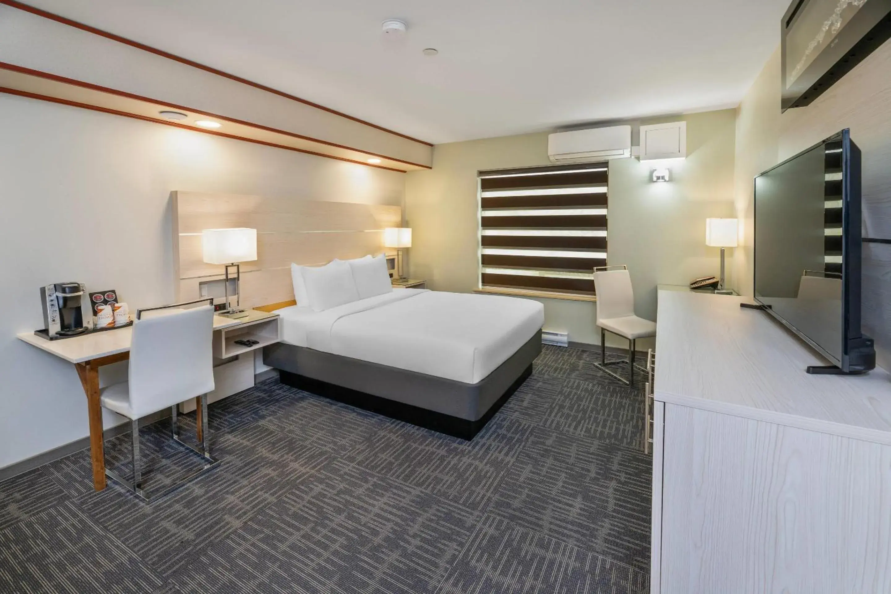 Bedroom, Bed in Quality Inn Sunshine Suites Bedroom, Bed in Quality Inn Sunshine Suites