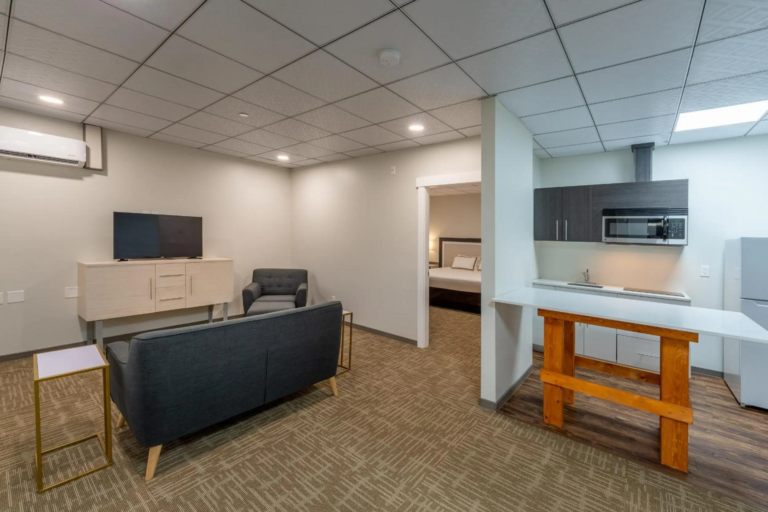 TV and multimedia in Quality Inn Sunshine Suites