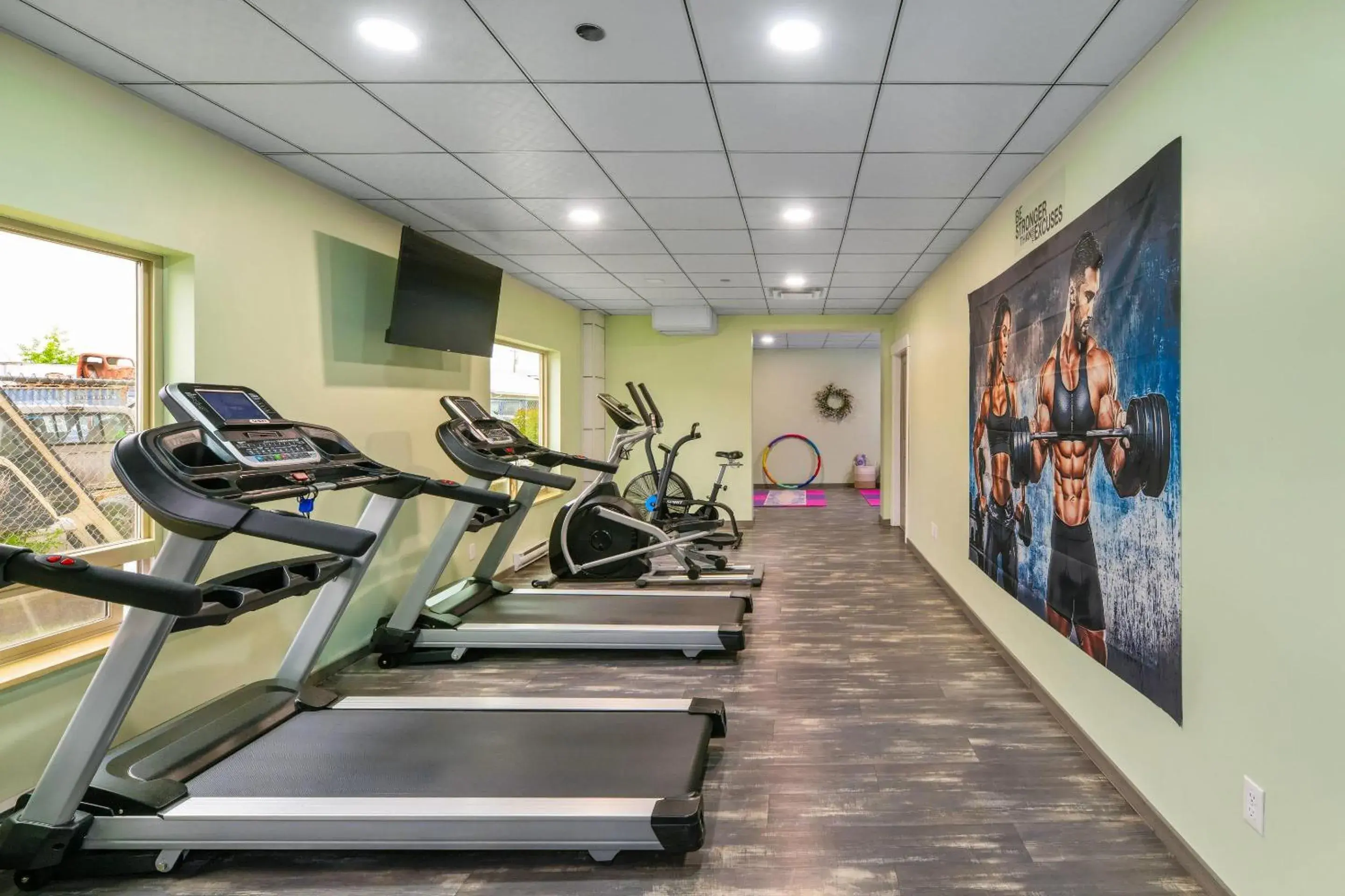 Fitness centre/facilities in Quality Inn Sunshine Suites Fitness centre/facilities in Quality Inn Sunshine Suites