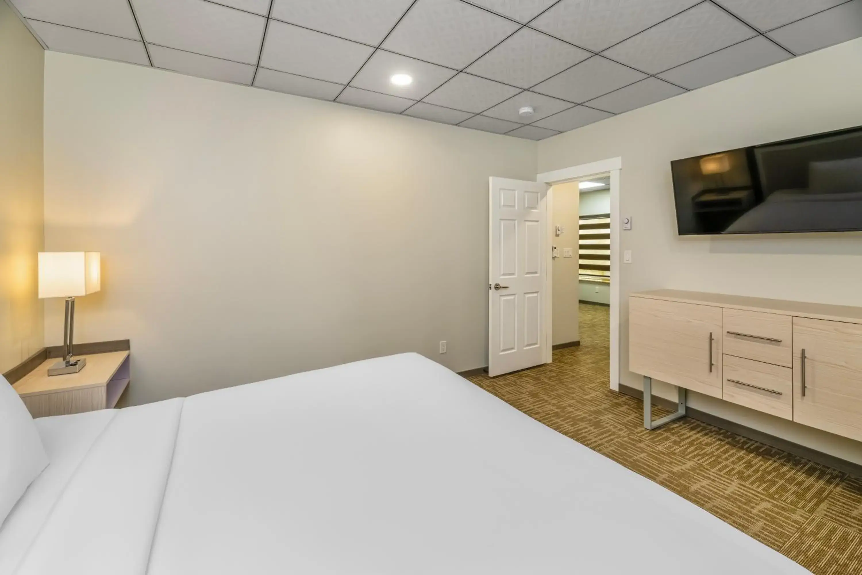 Efficiency King Suite - Non Smoking in Quality Inn Sunshine Suites Efficiency King Suite - Non Smoking in Quality Inn Sunshine Suites