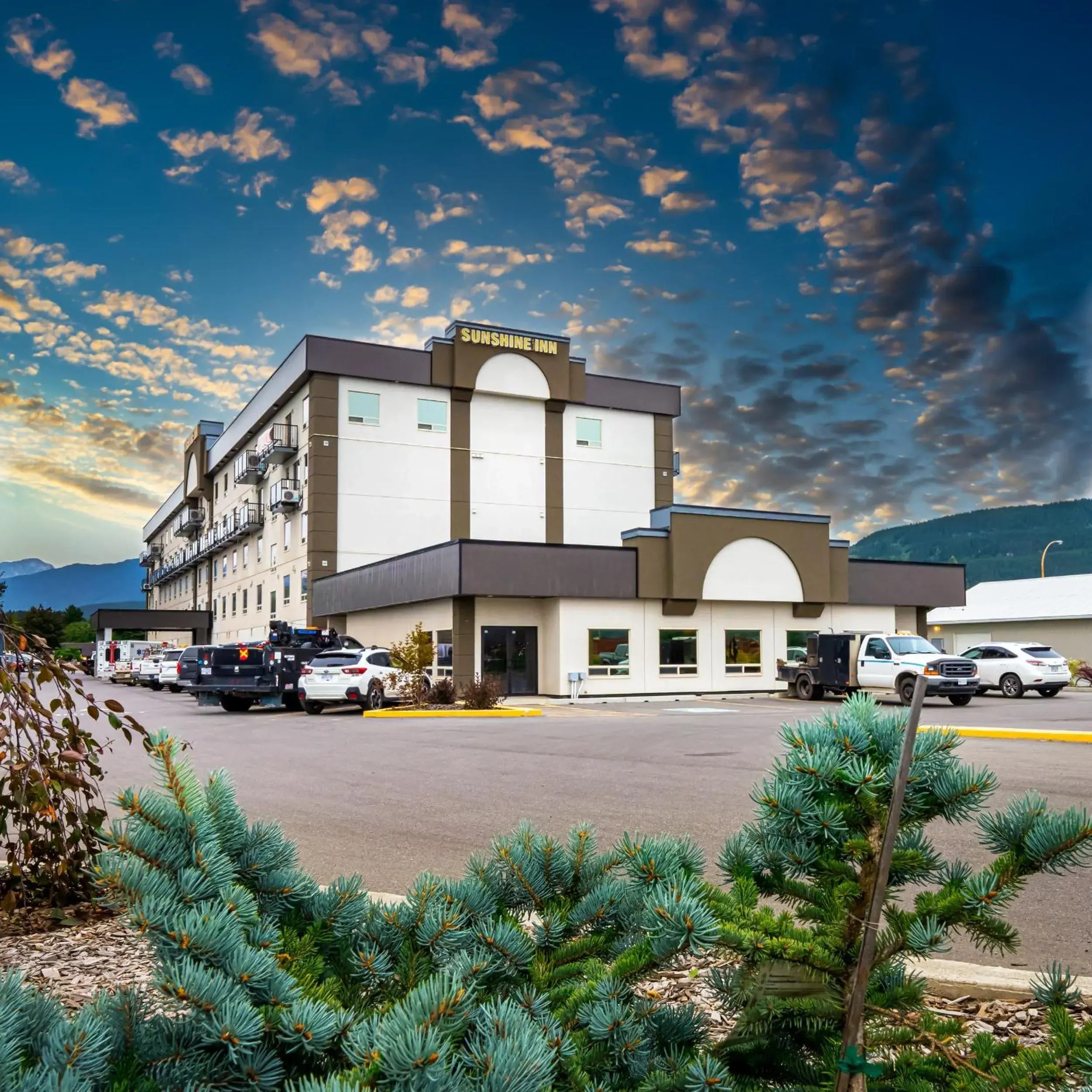 Property building in Quality Inn Sunshine Suites Property building in Quality Inn Sunshine Suites