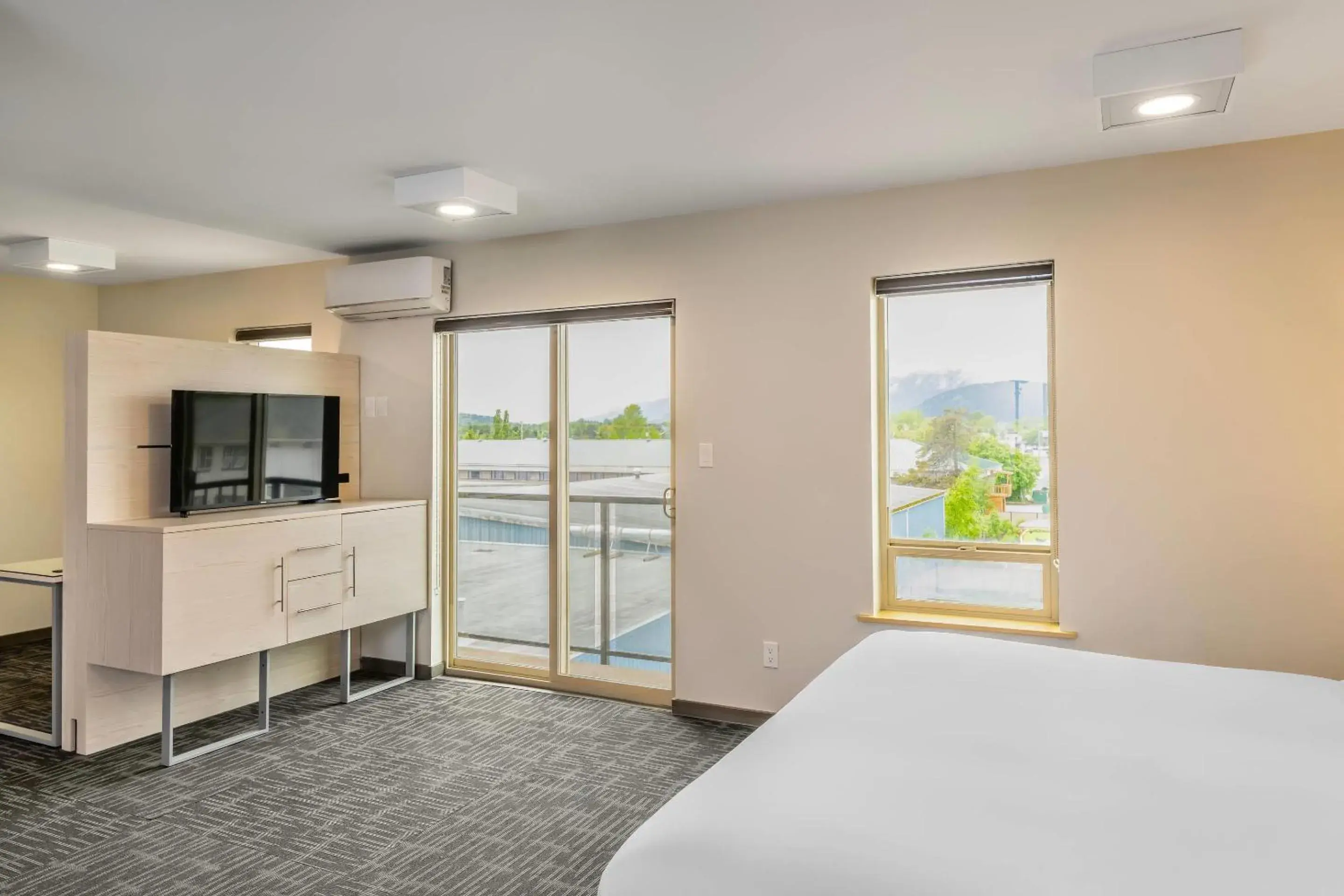 Bedroom, Bed in Quality Inn Sunshine Suites Bedroom, Bed in Quality Inn Sunshine Suites