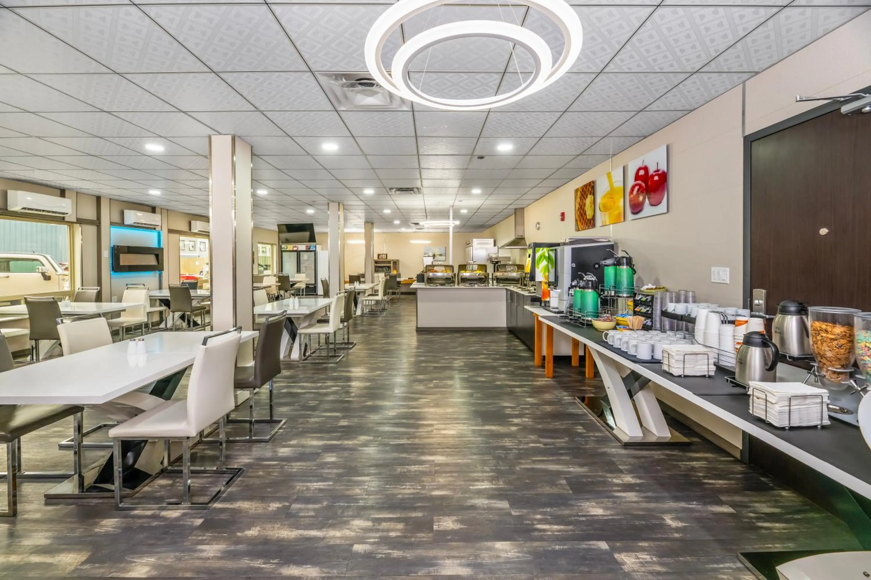 Breakfast in Quality Inn Sunshine Suites