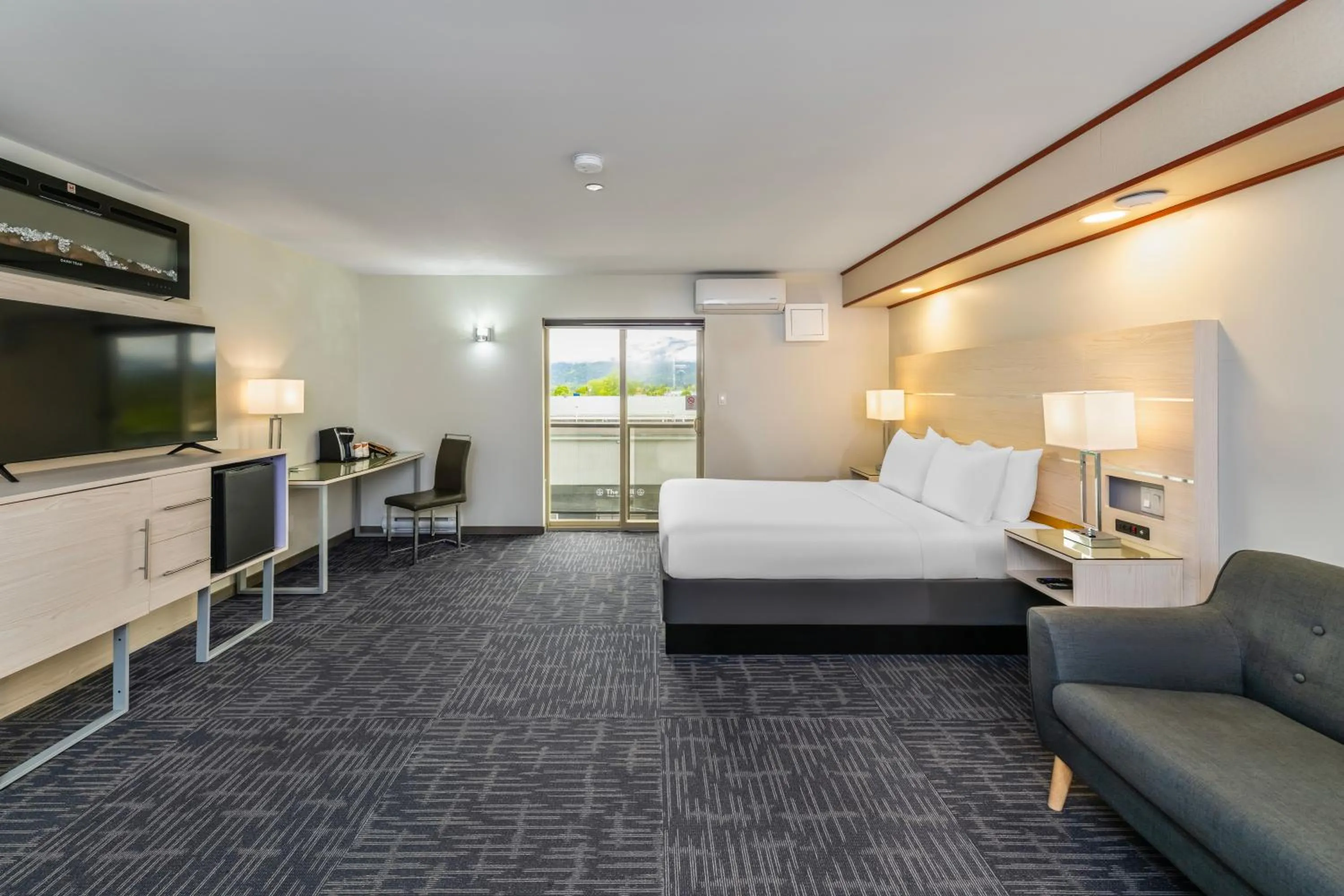 Bed in Quality Inn Sunshine Suites