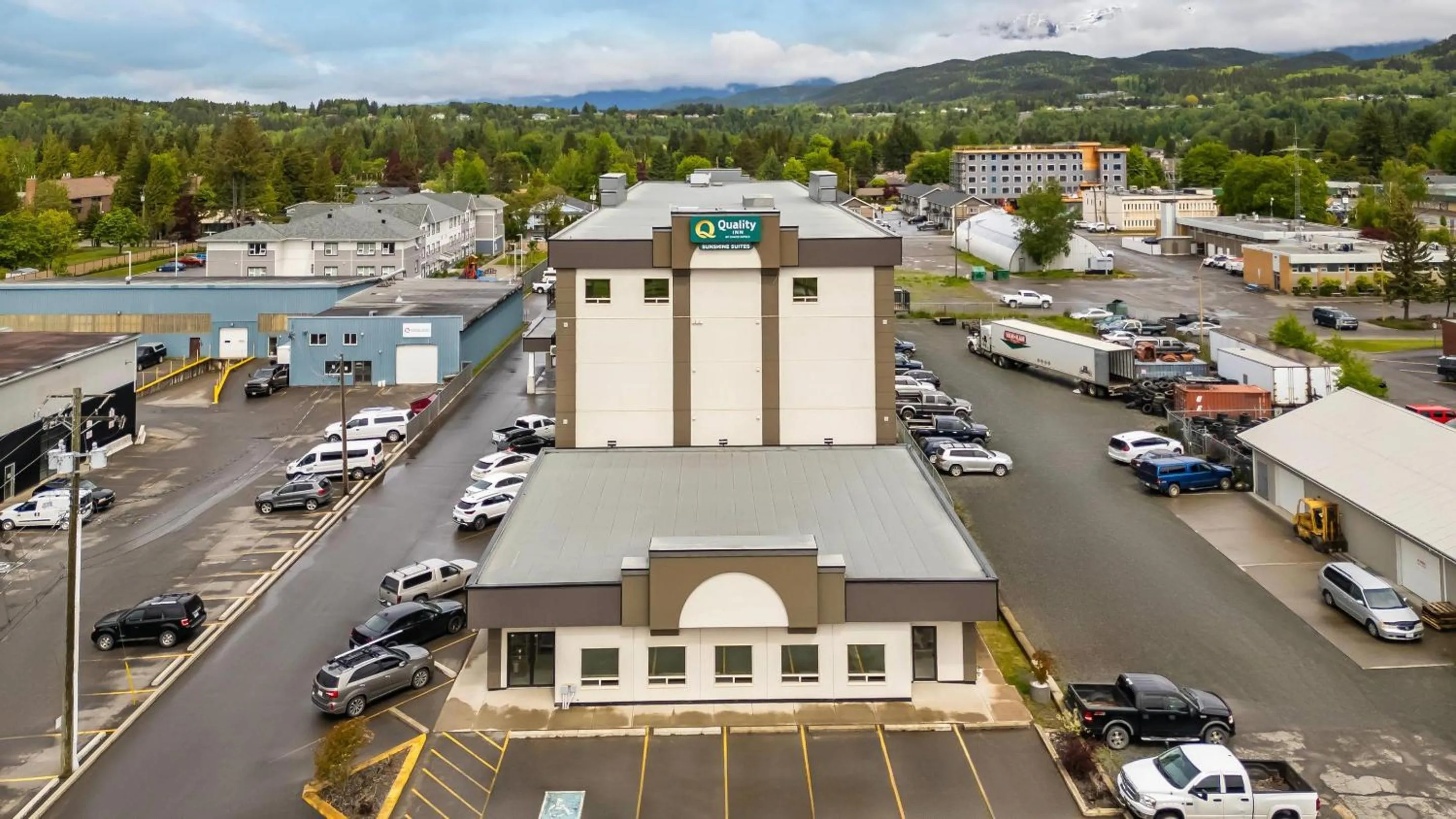 Property building in Quality Inn Sunshine Suites