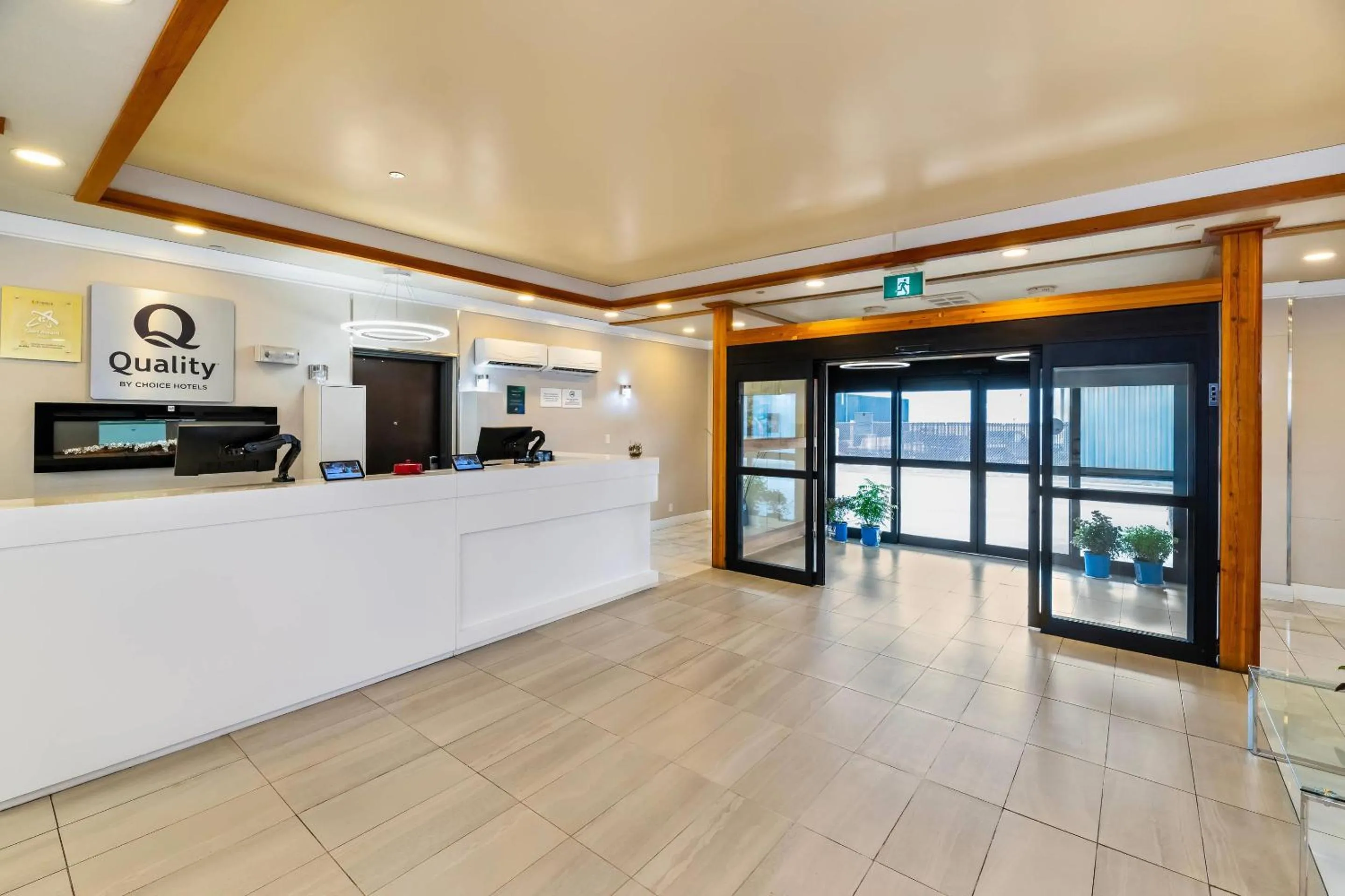 Lobby or reception in Quality Inn Sunshine Suites