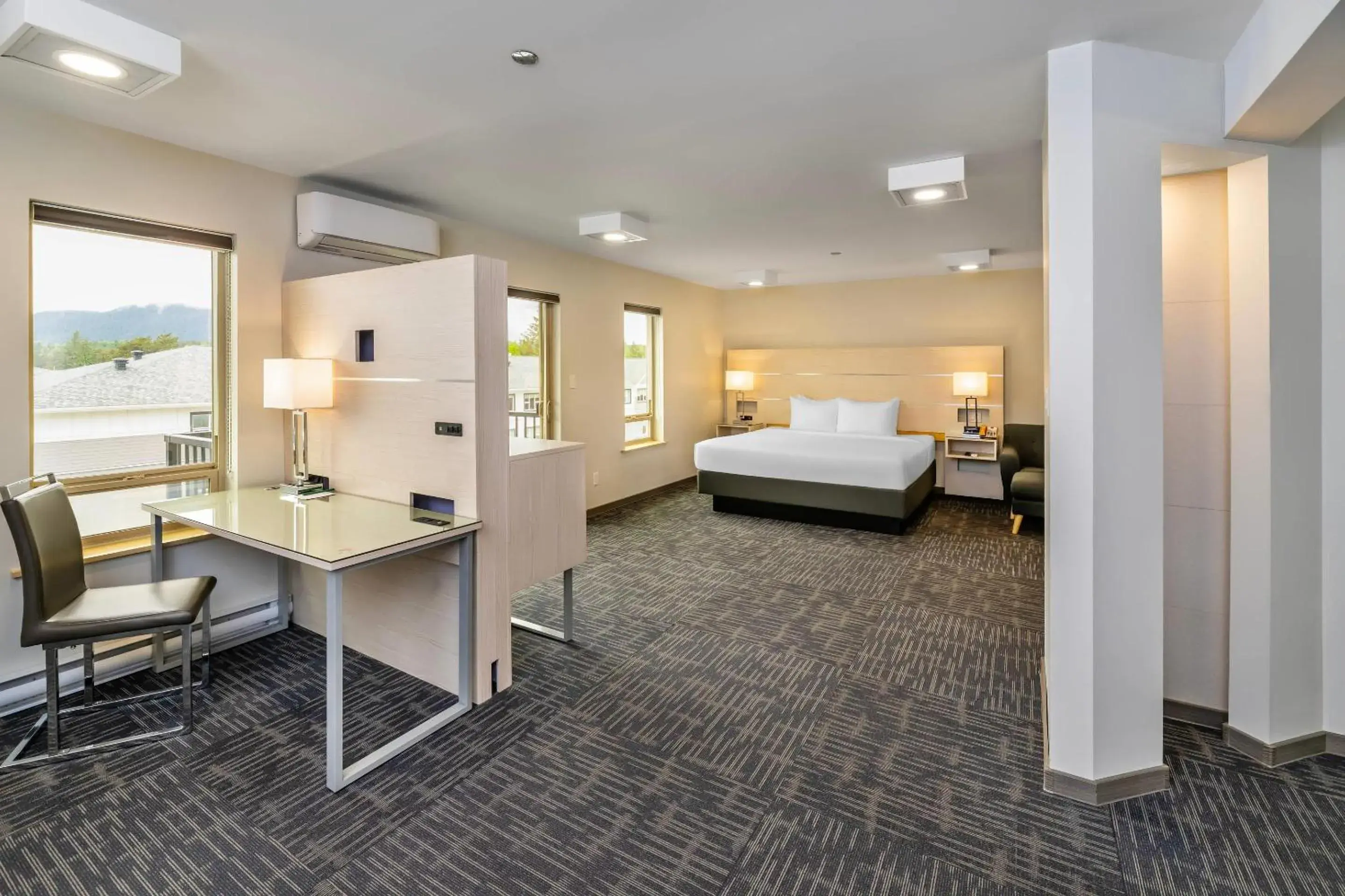 Bedroom, Bed in Quality Inn Sunshine Suites Bedroom, Bed in Quality Inn Sunshine Suites