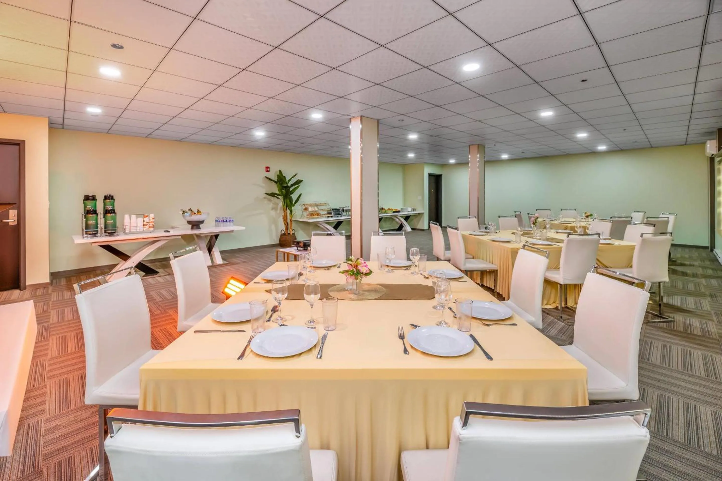 Meeting/conference room in Quality Inn Sunshine Suites