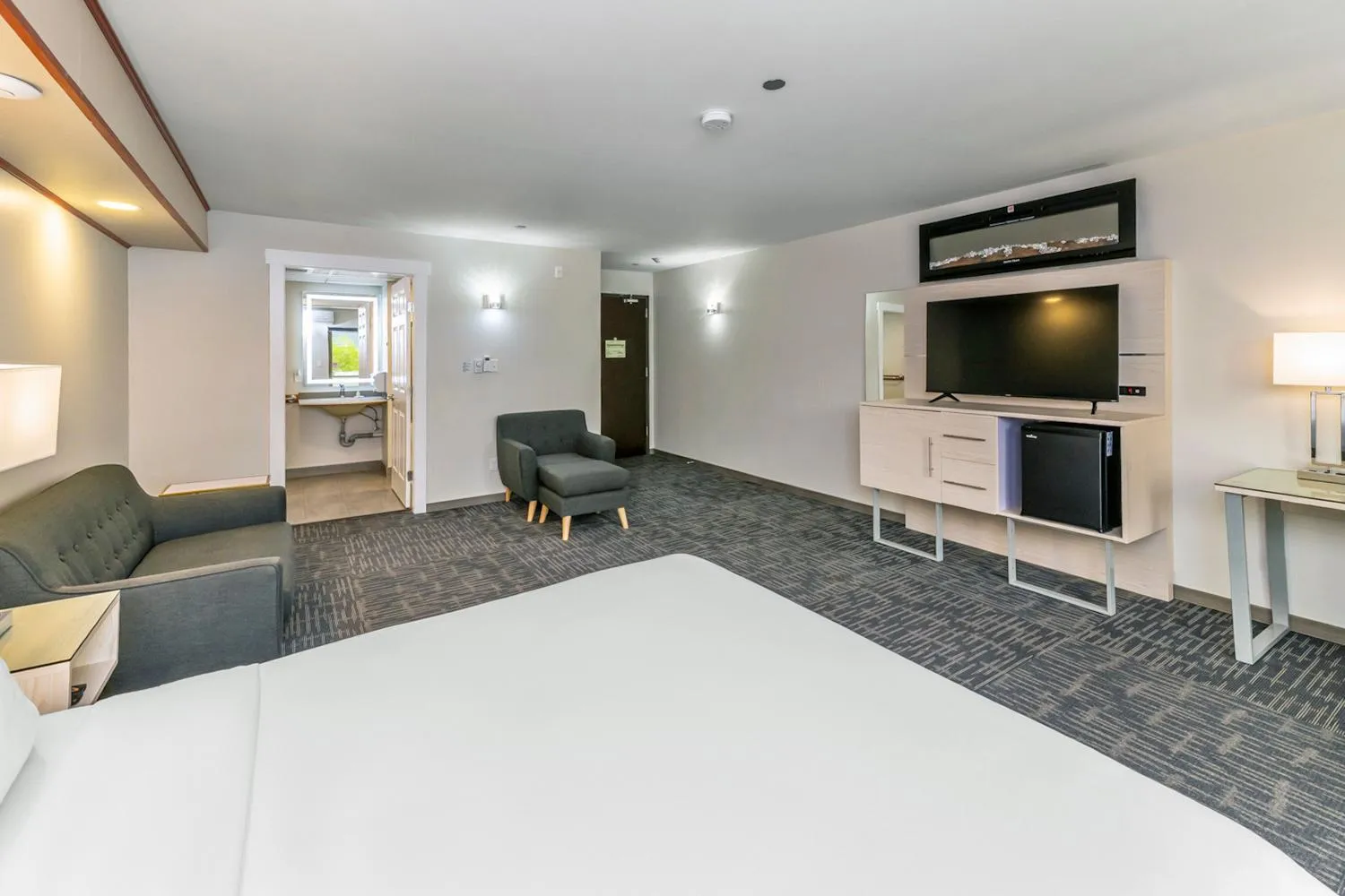 Bed in Quality Inn Sunshine Suites