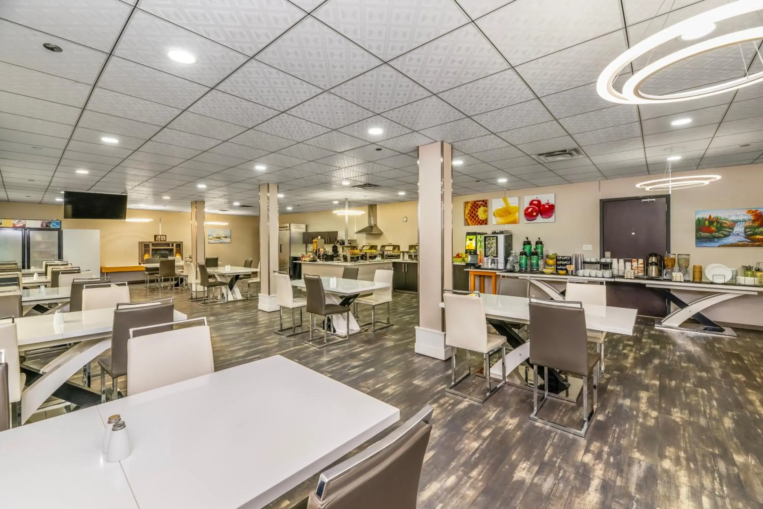 Buffet breakfast in Quality Inn Sunshine Suites Buffet breakfast in Quality Inn Sunshine Suites