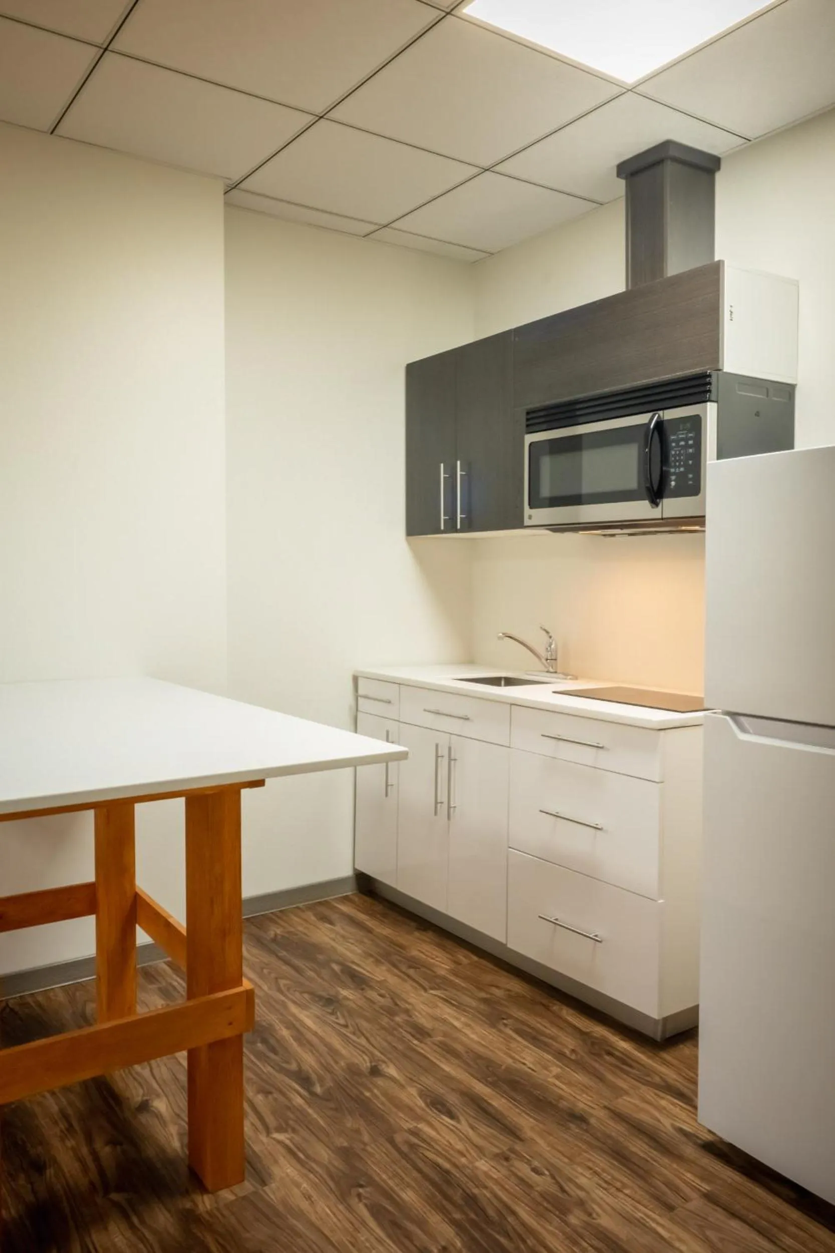 Kitchen or kitchenette in Quality Inn Sunshine Suites