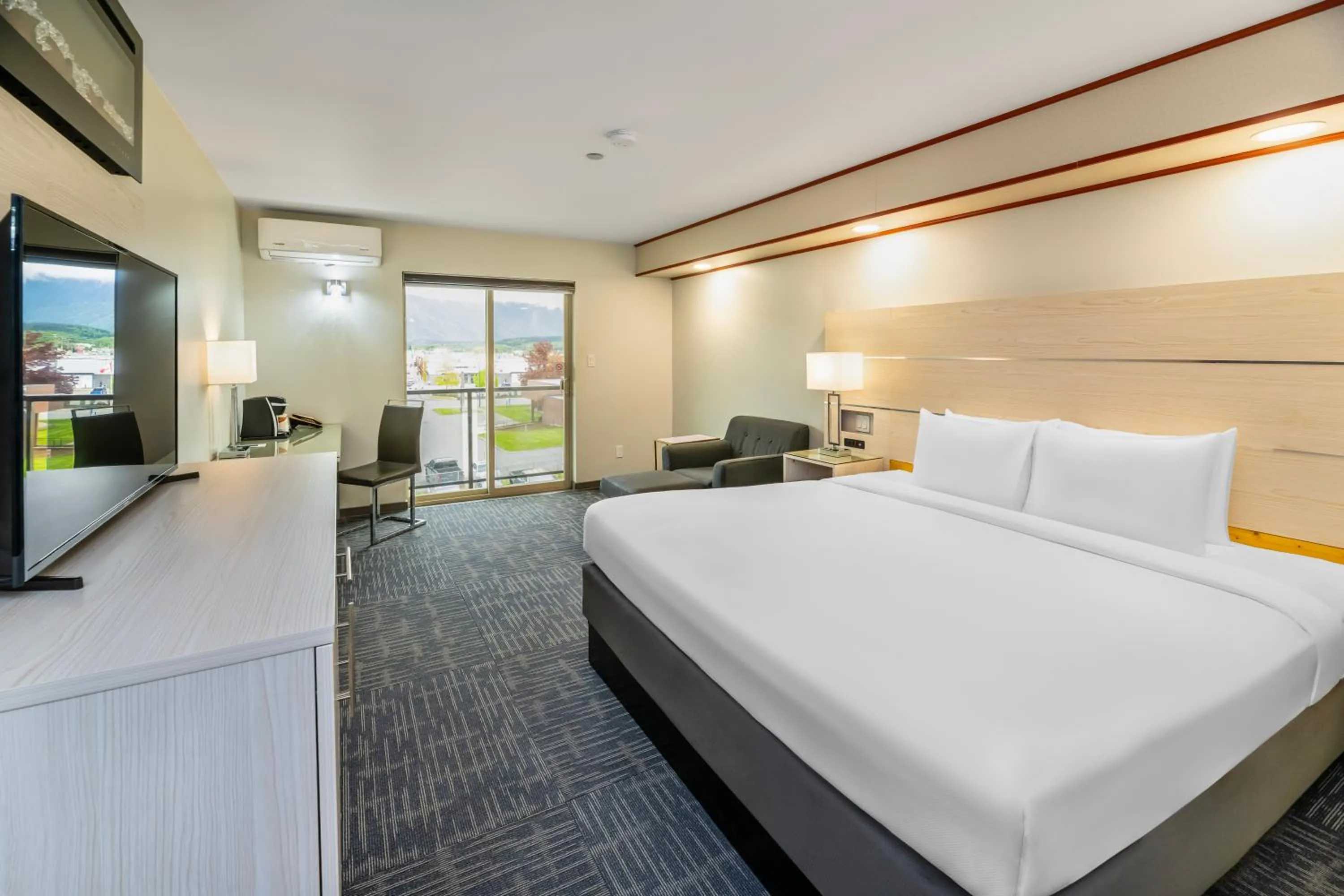 Bed in Quality Inn Sunshine Suites