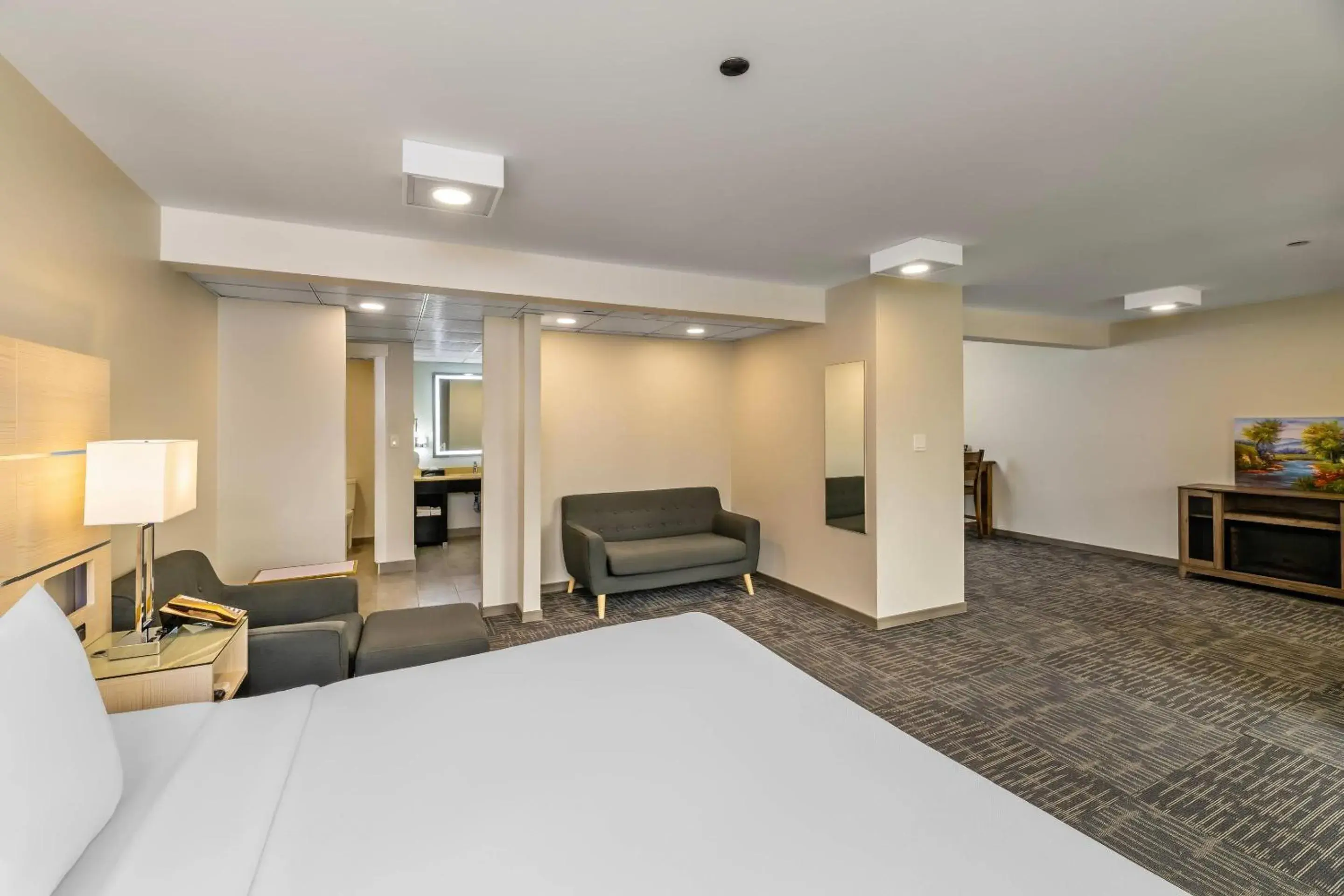 Bedroom, Bed in Quality Inn Sunshine Suites Bedroom, Bed in Quality Inn Sunshine Suites