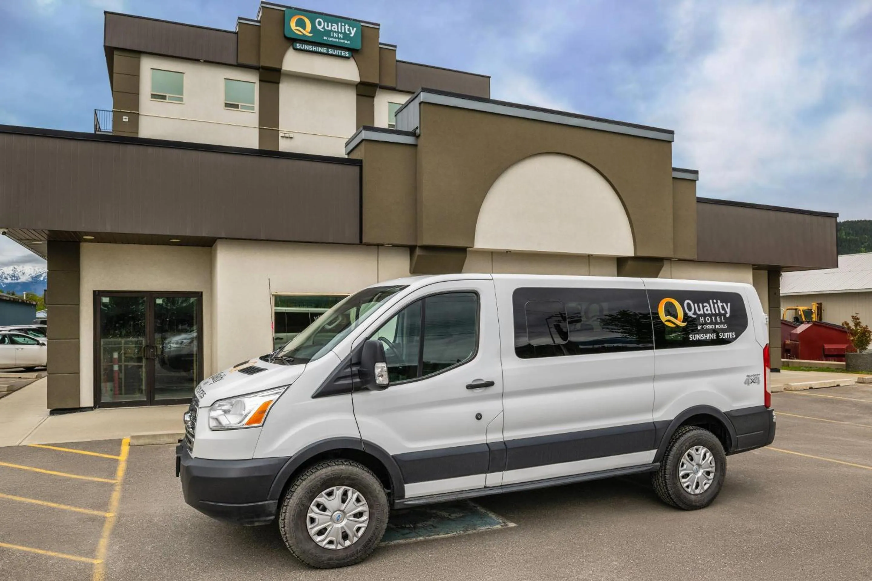 Property building in Quality Inn Sunshine Suites