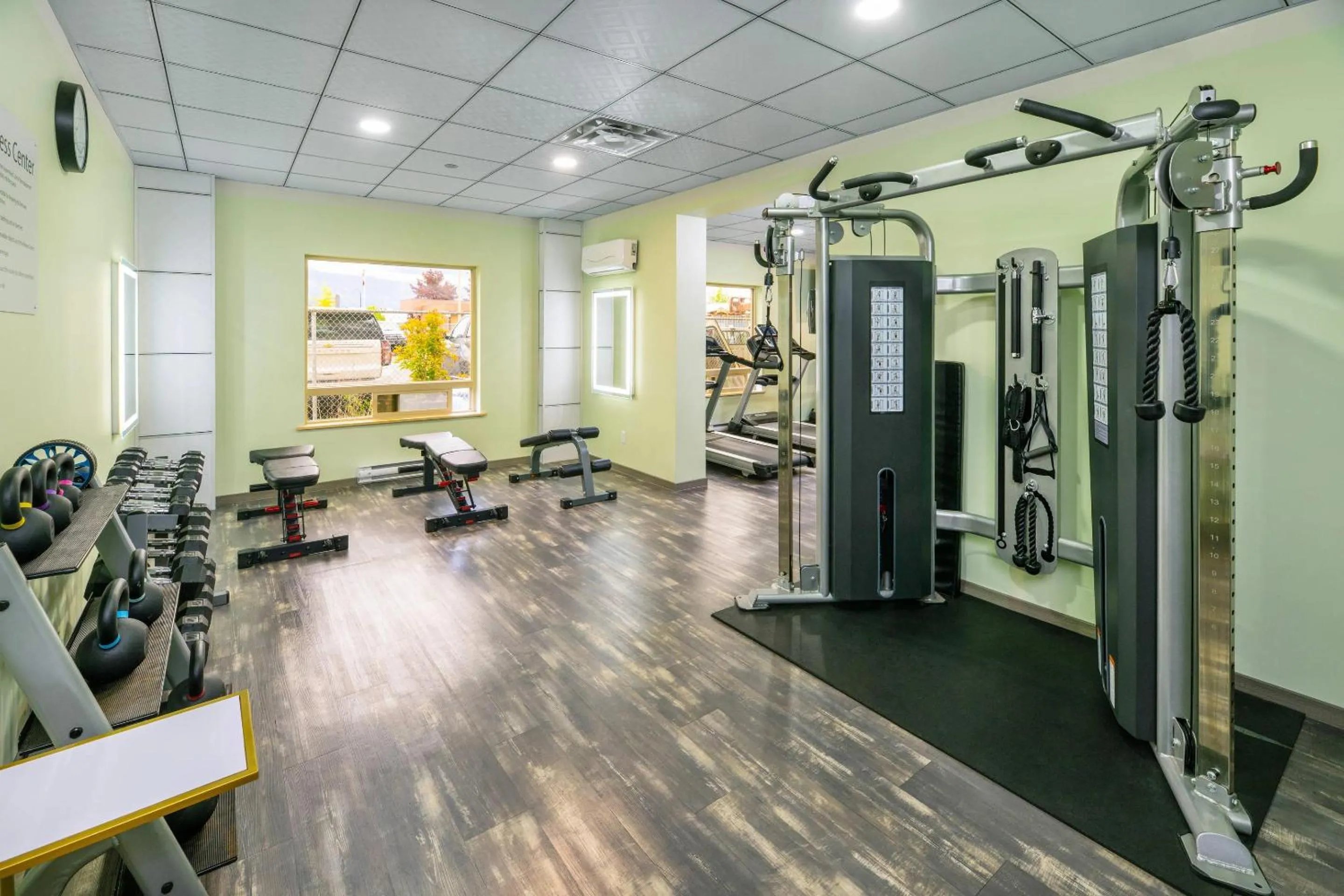 Fitness centre/facilities in Quality Inn Sunshine Suites