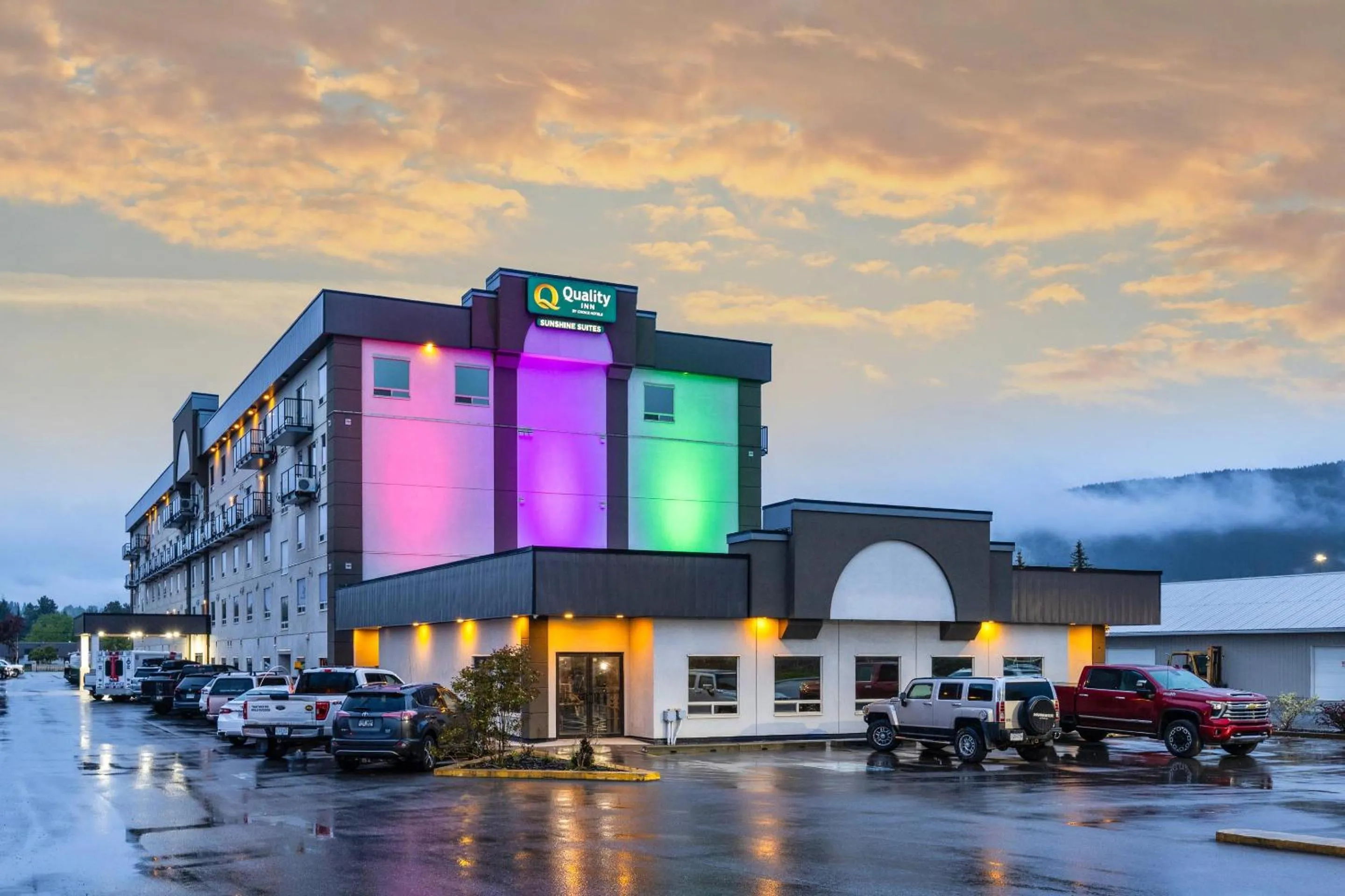 Property building in Quality Inn Sunshine Suites