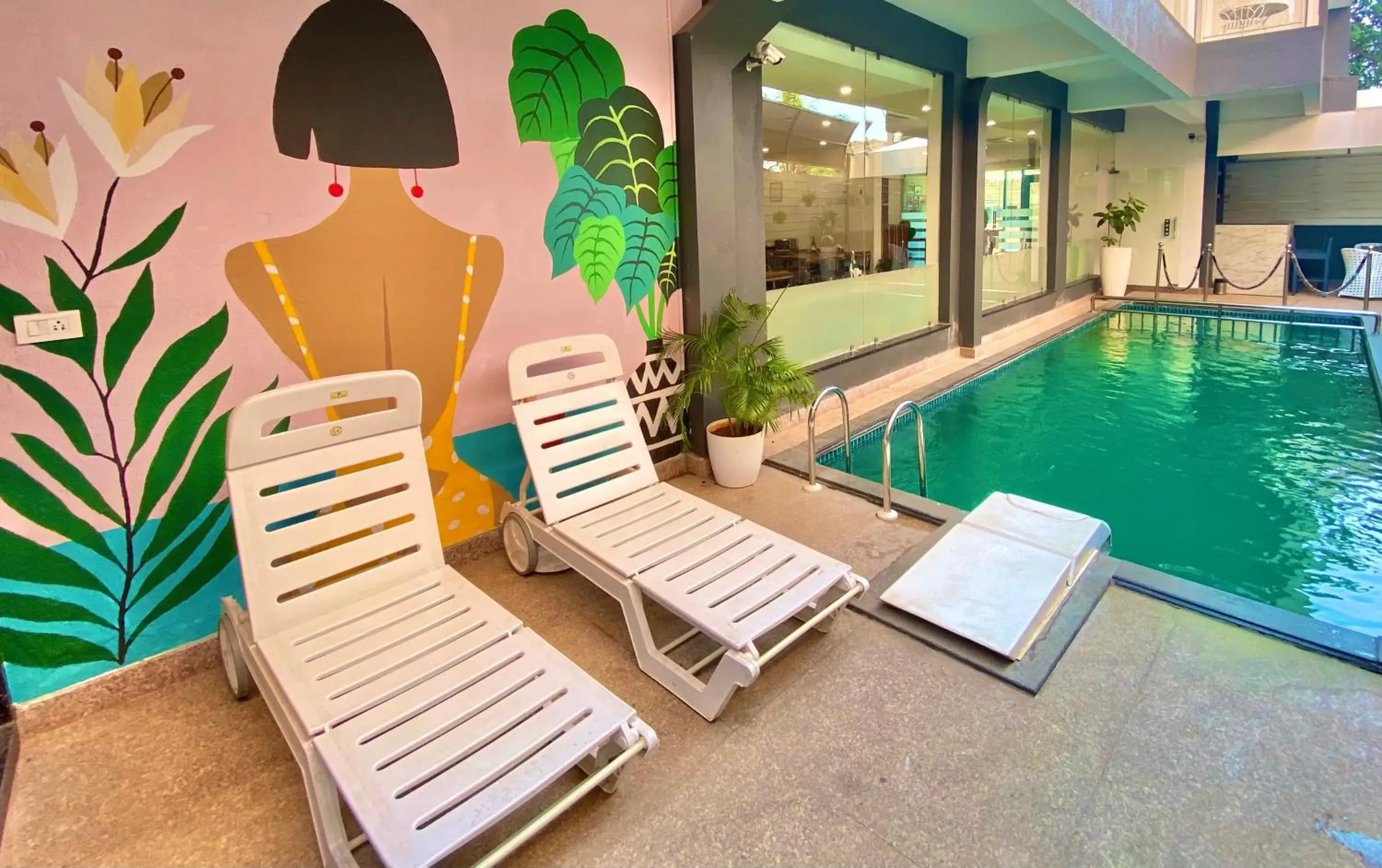 Swimming pool in Amigos Candolim Beach Swimming pool in Amigos Candolim Beach