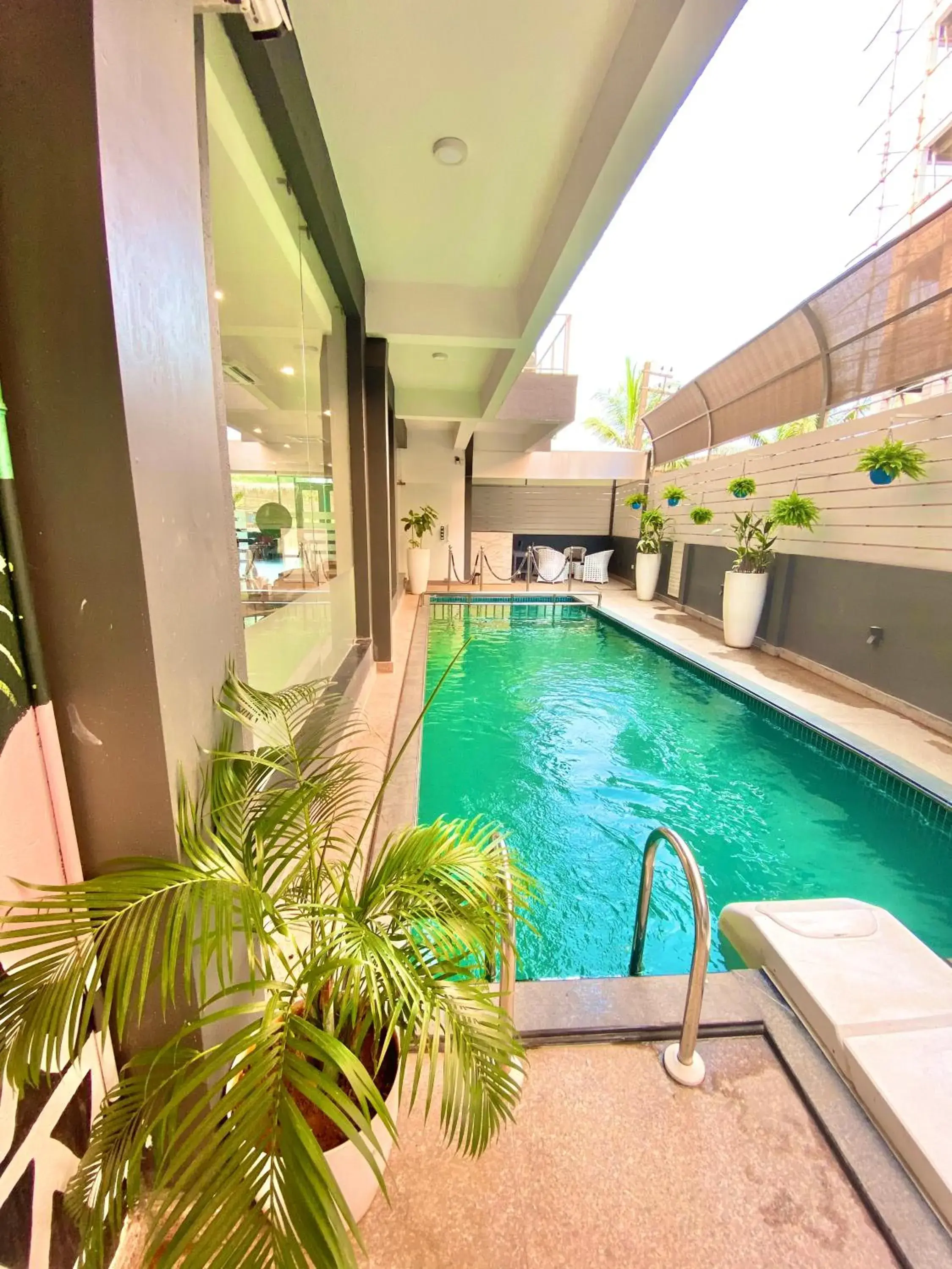 Swimming pool in Amigos Candolim Beach Swimming pool in Amigos Candolim Beach