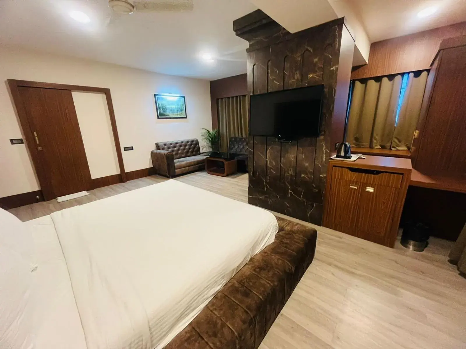 Bedroom, Bed in Hotel Rajmahal Bedroom, Bed in Hotel Rajmahal