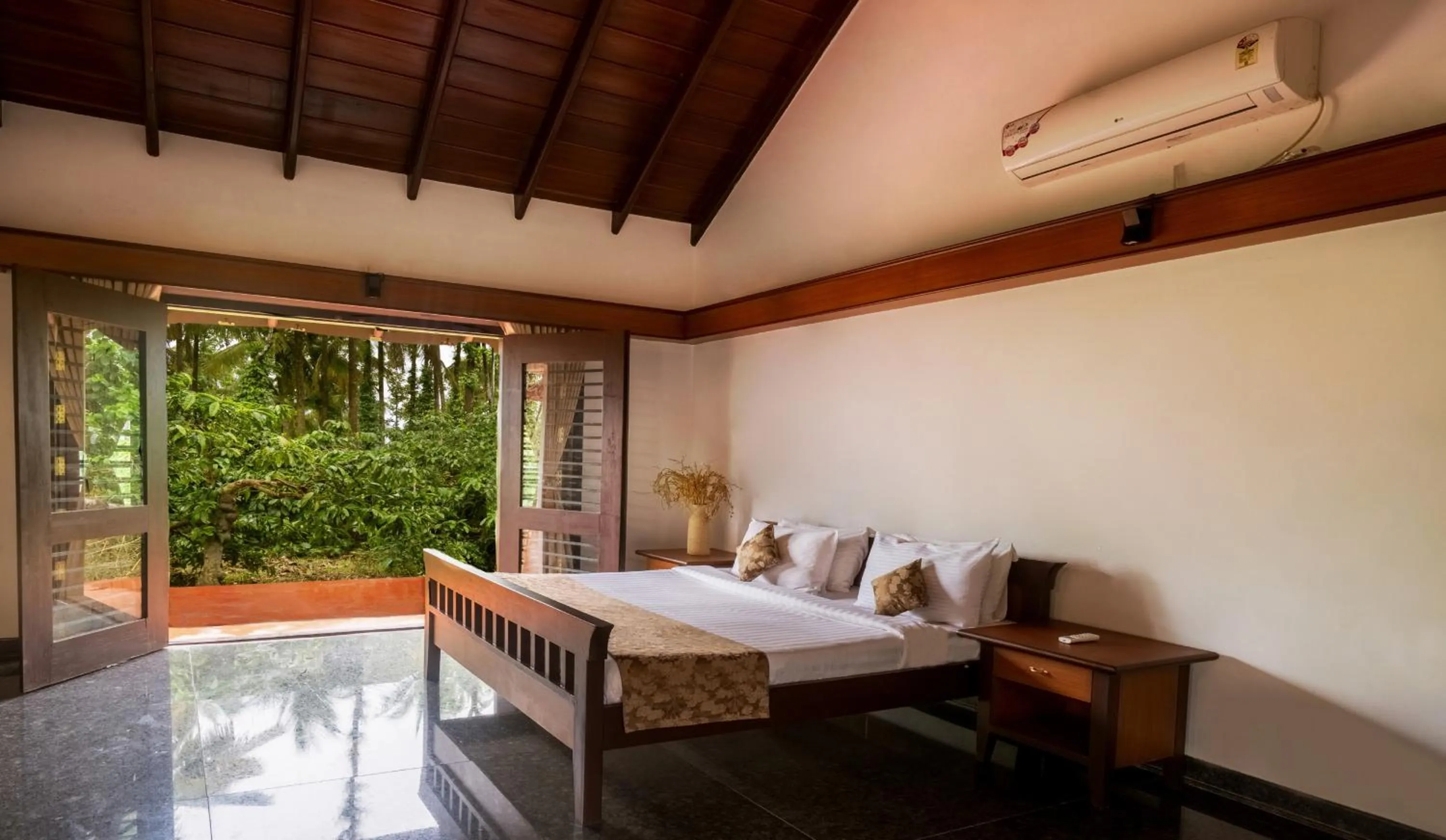 Bedroom, Bed in Unlock By Goldfinch Sakaleshpur