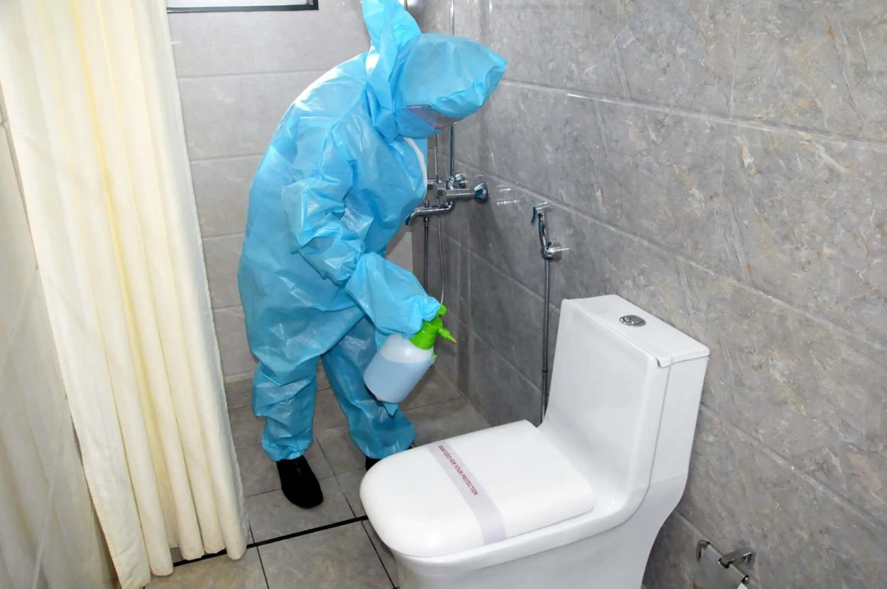 Bathroom in crystal inn