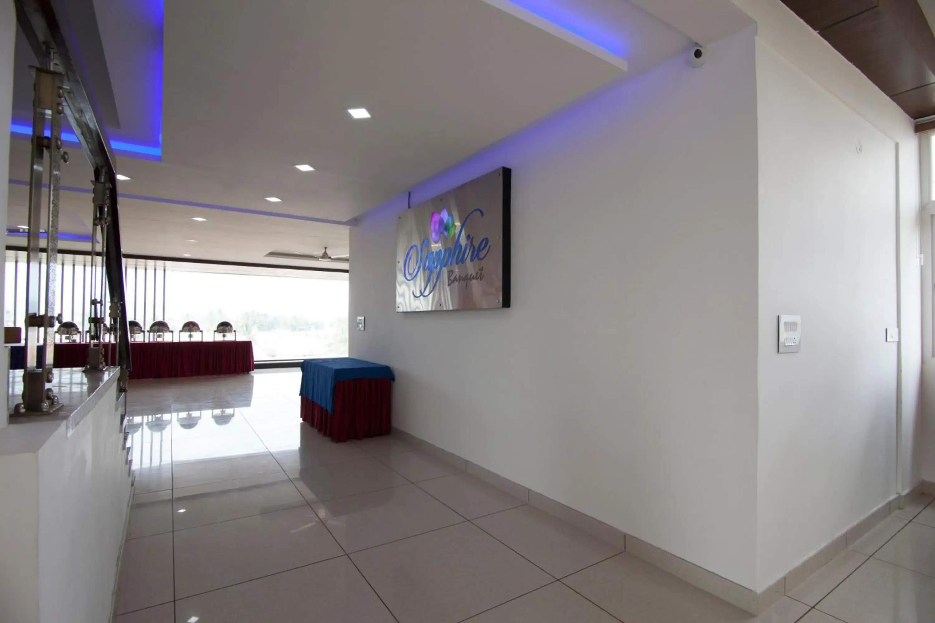 Restaurant/places to eat in crystal inn Restaurant/places to eat in crystal inn