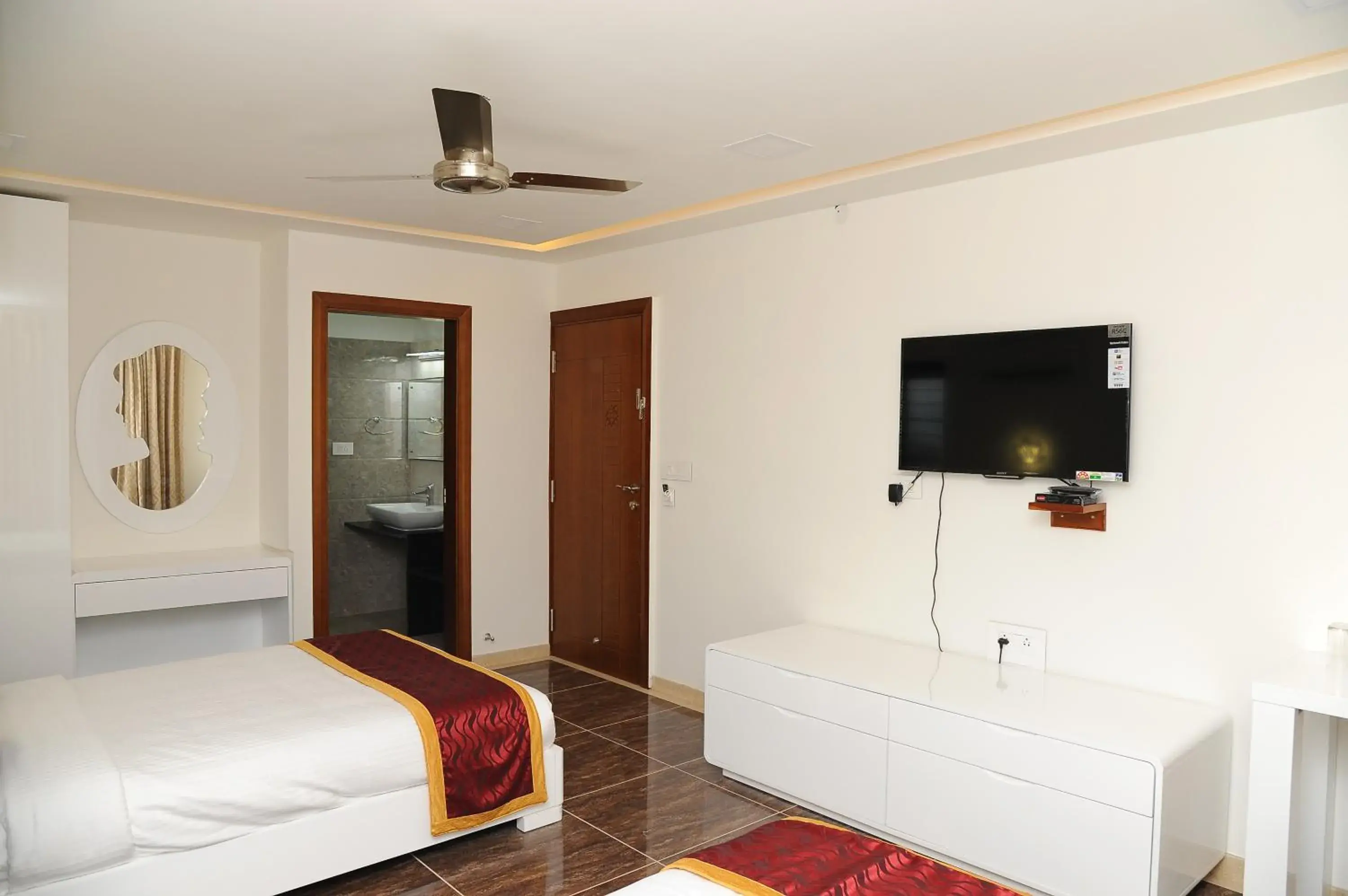 TV and multimedia, Bed in crystal inn TV and multimedia, Bed in crystal inn