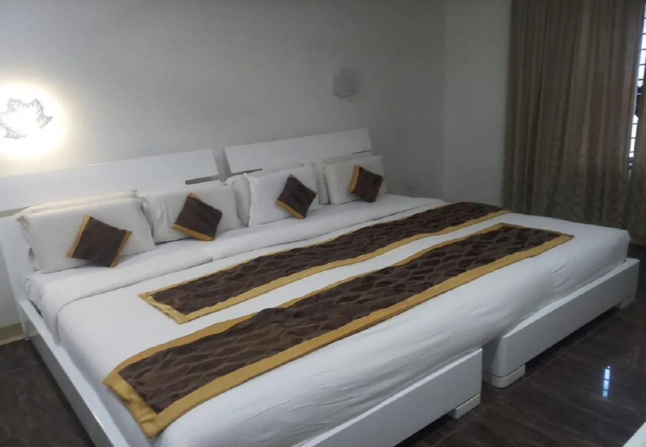 Bed in crystal inn