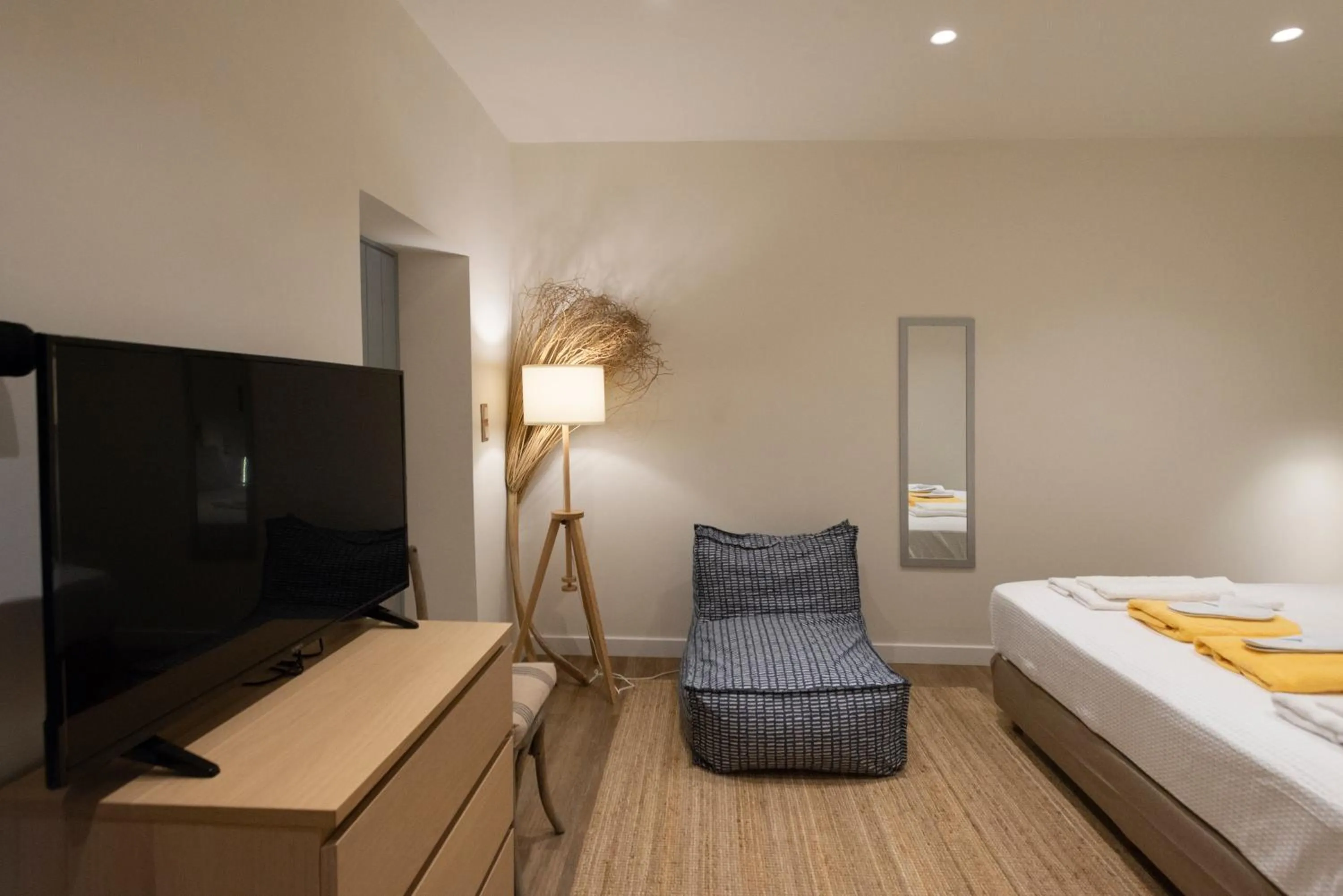 Decorative detail, Bed in Pylosea Luxury Lodge