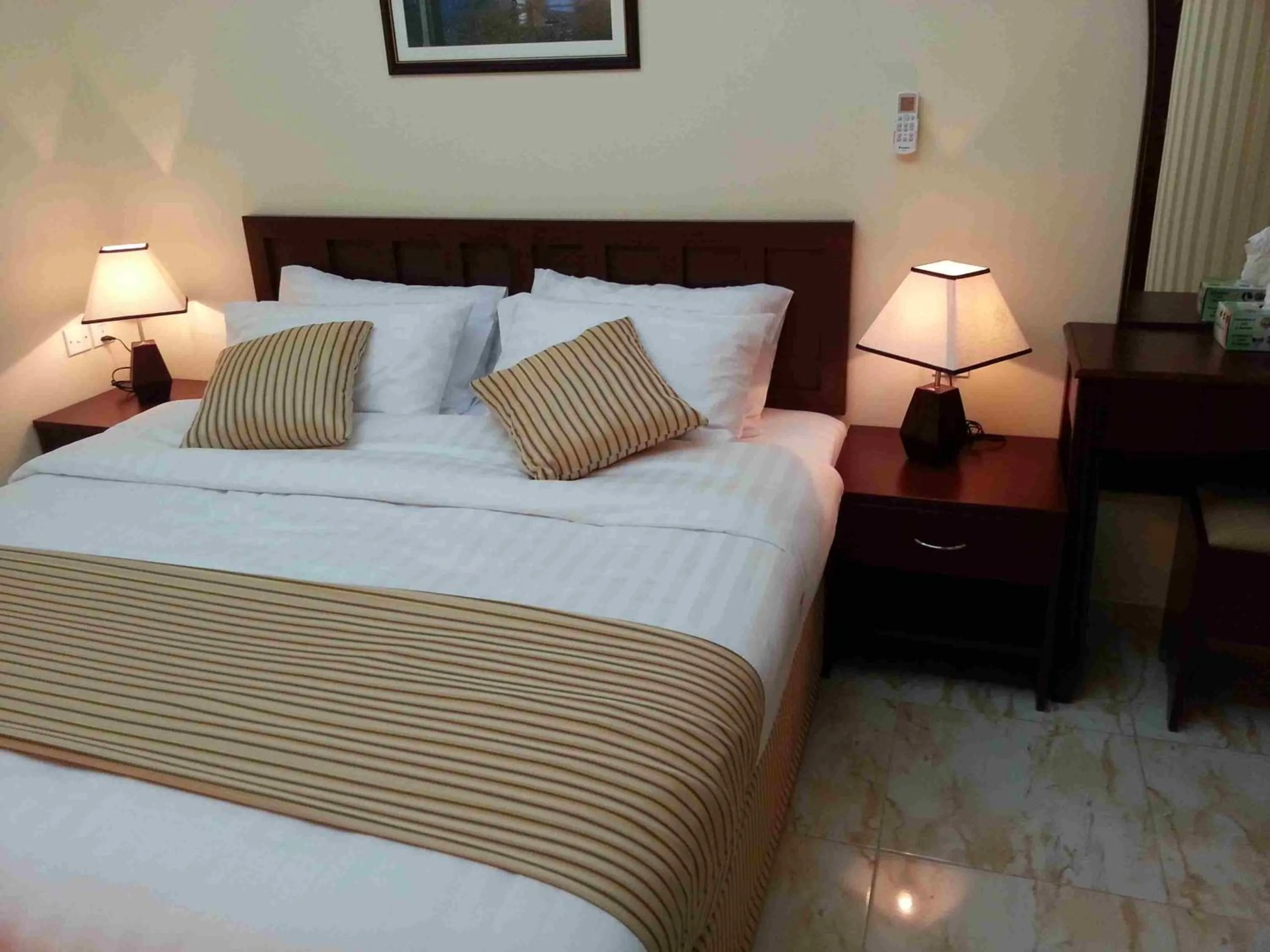 Bed in Al Ferdous Hotel Apartments