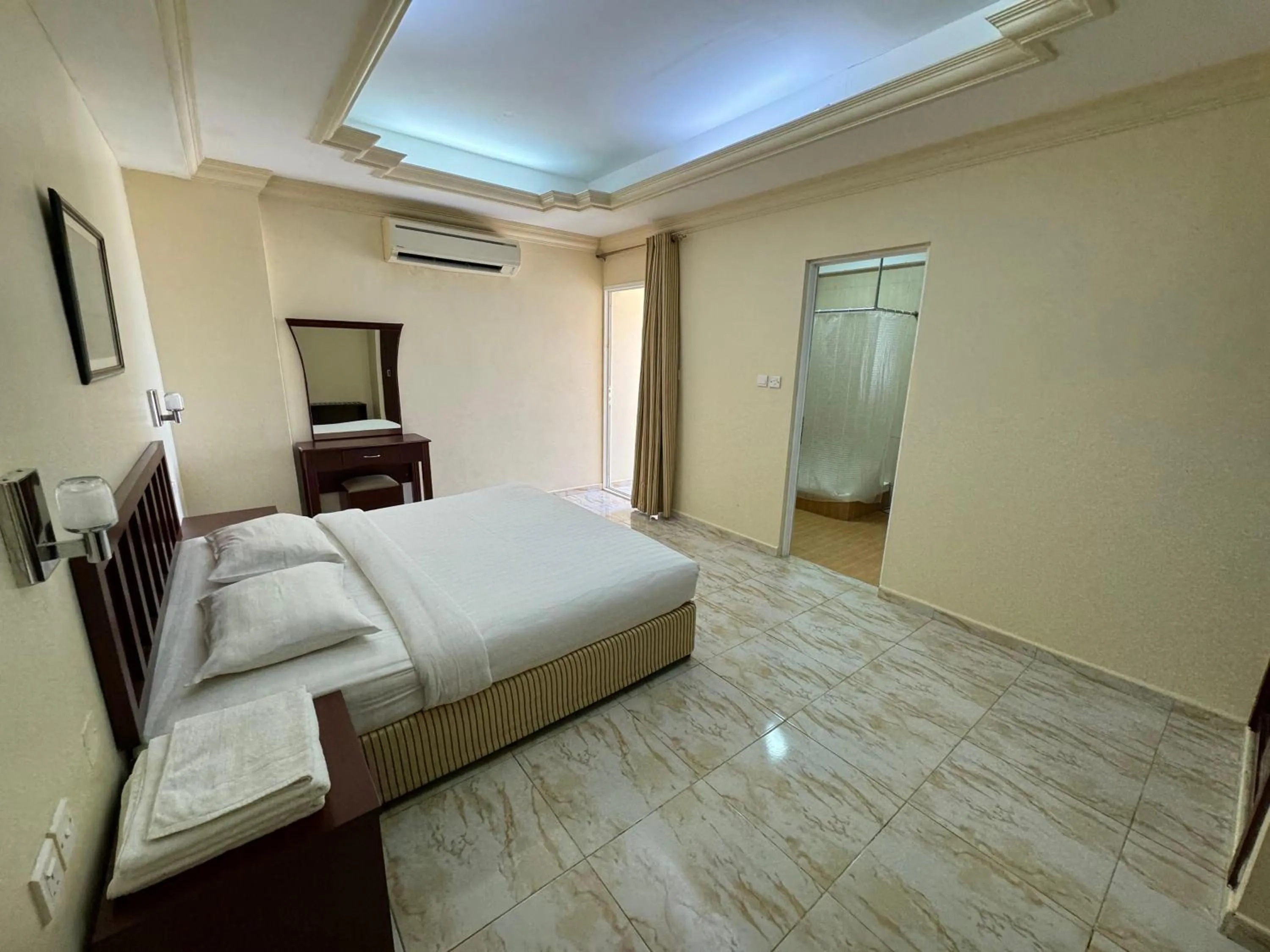 Bed in Al Ferdous Hotel Apartments
