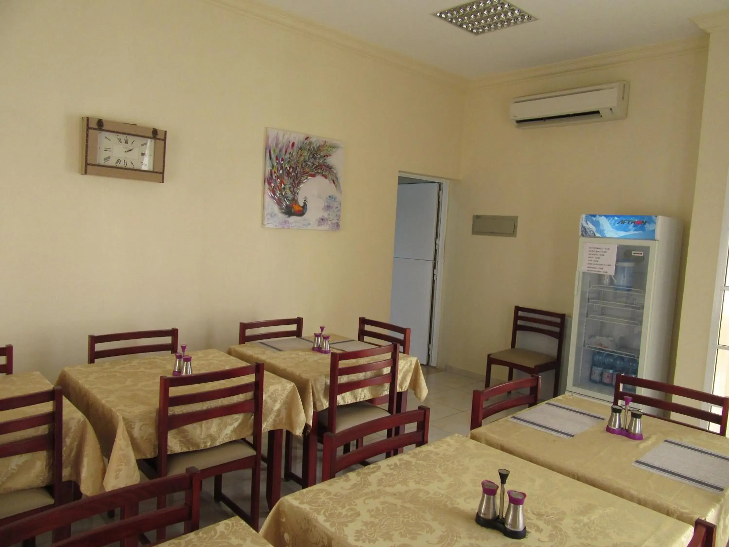 Restaurant/places to eat in Al Ferdous Hotel Apartments Restaurant/places to eat in Al Ferdous Hotel Apartments