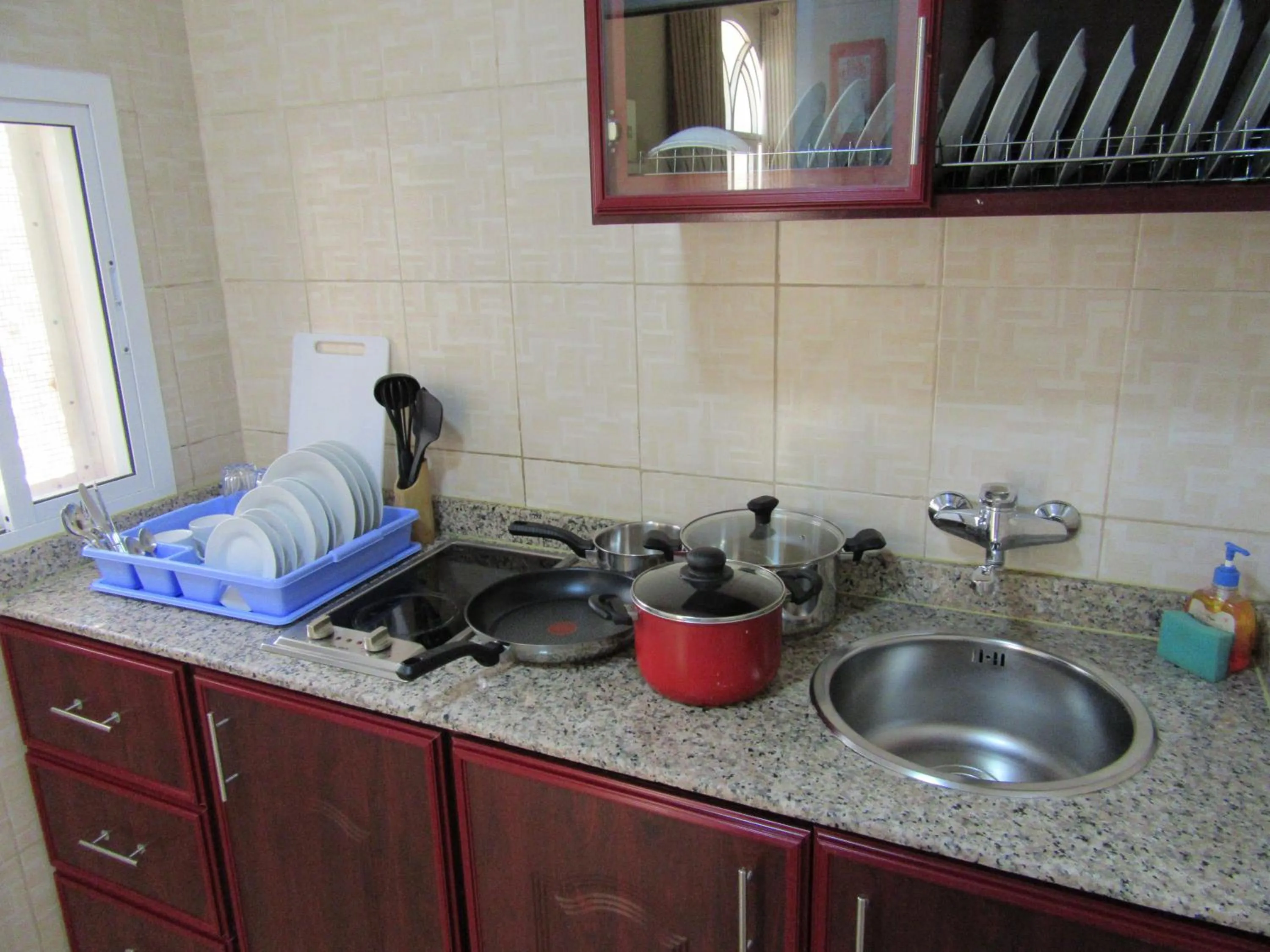 Kitchen or kitchenette in Al Ferdous Hotel Apartments