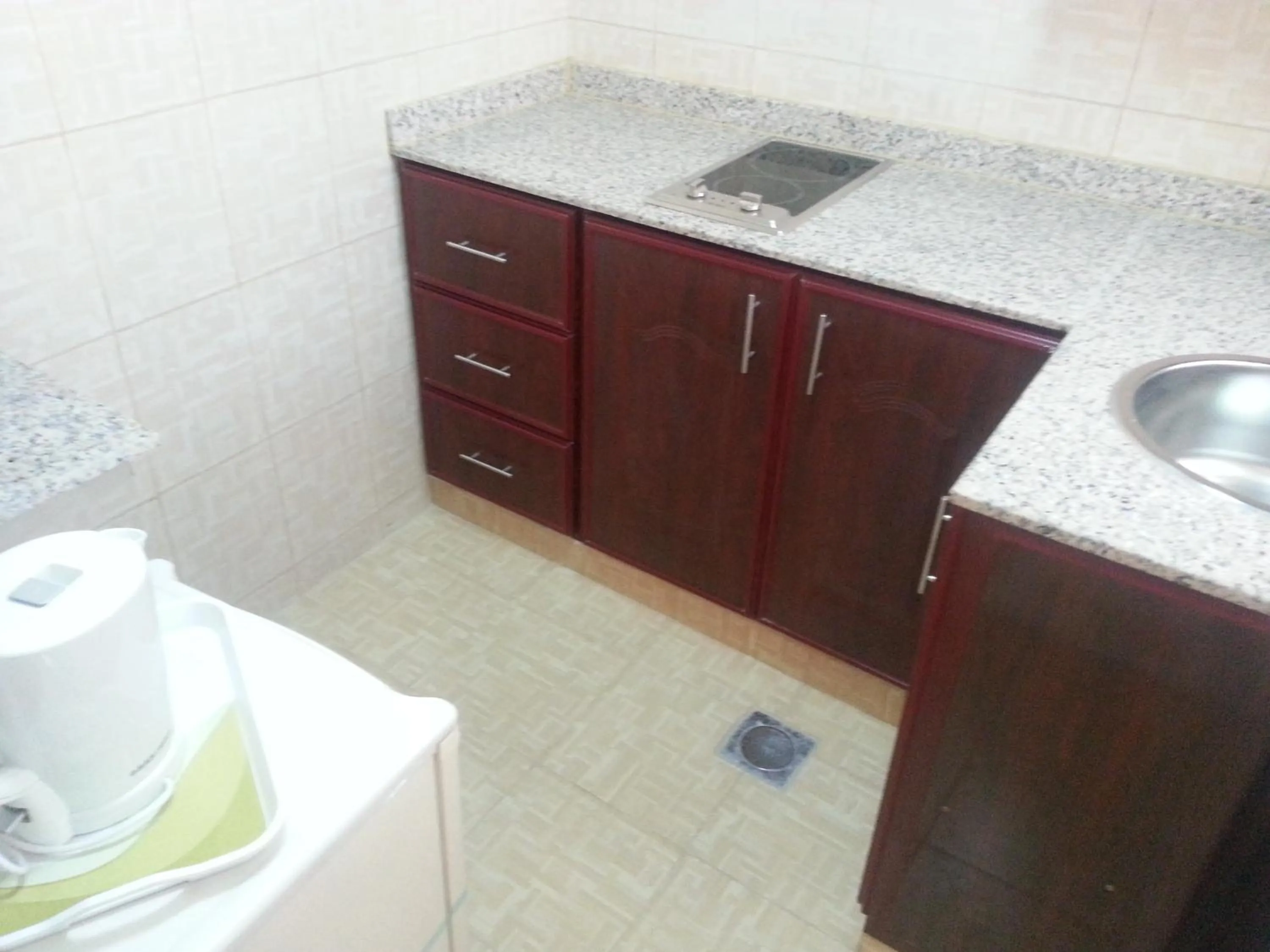 Kitchen or kitchenette in Al Ferdous Hotel Apartments