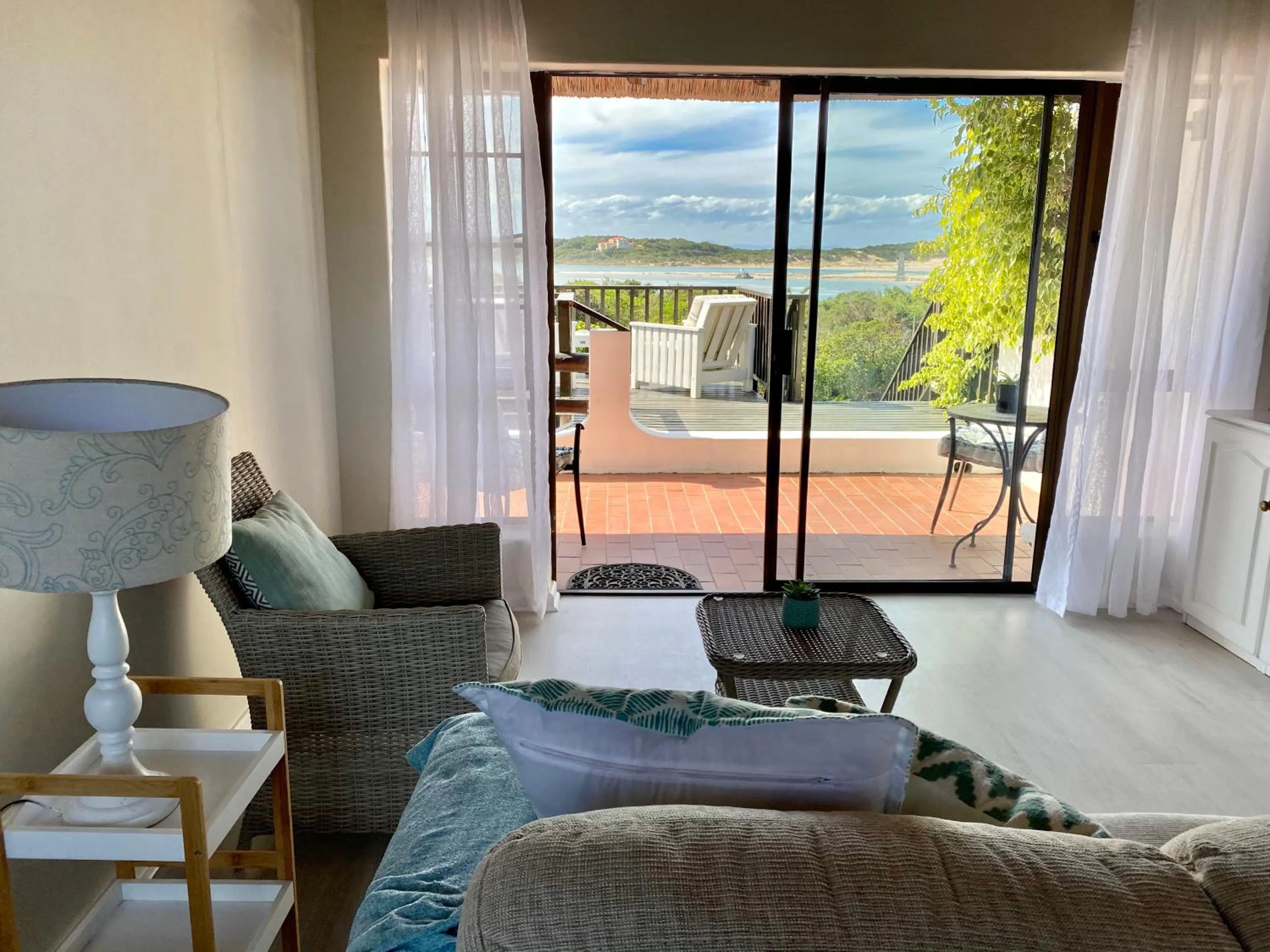 Seating area in i-LOLLO Bed & Breakfast at the River Mouth