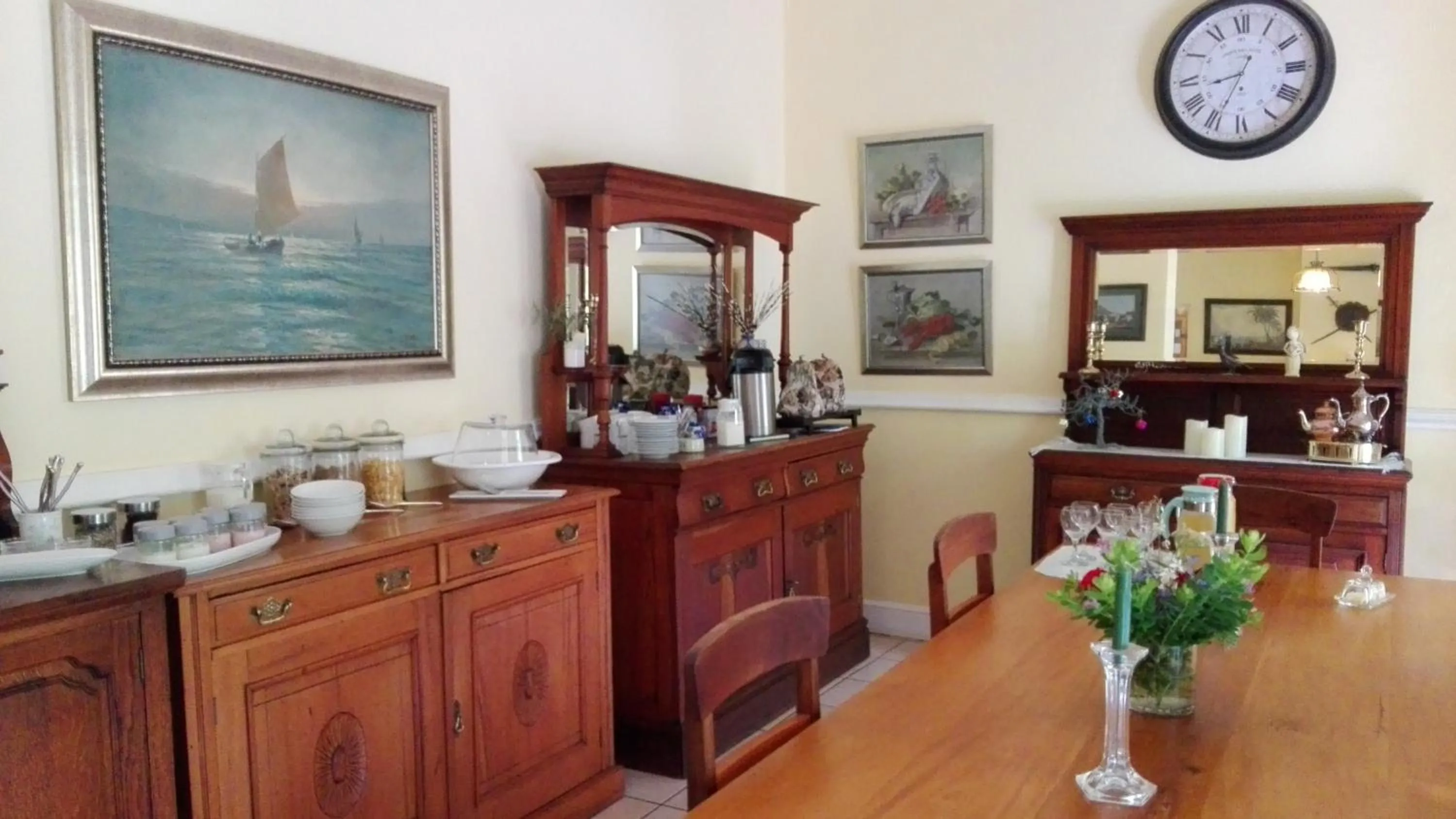 Dining area in Saxe-Coburg Lodge