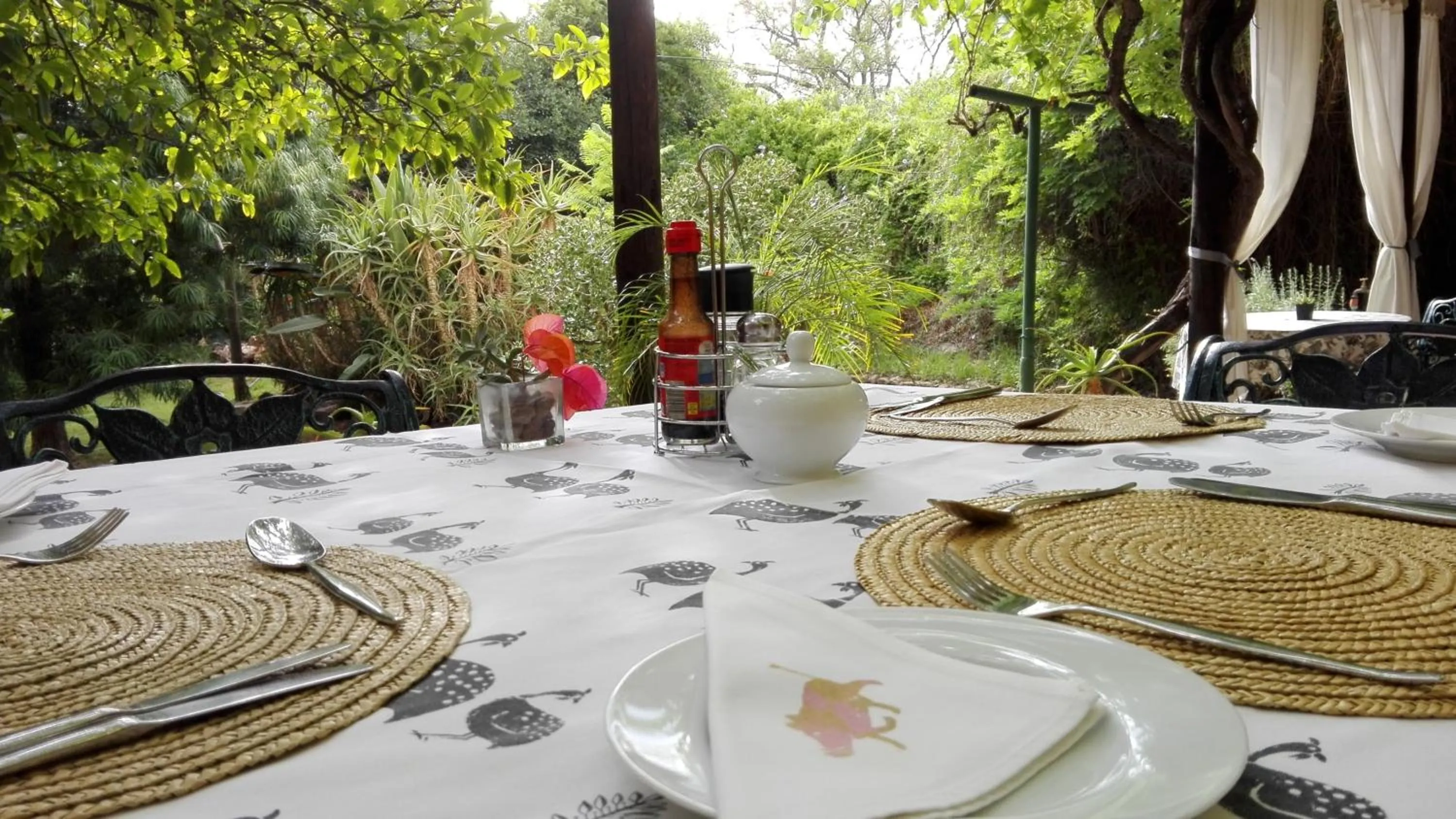 Breakfast in Saxe-Coburg Lodge