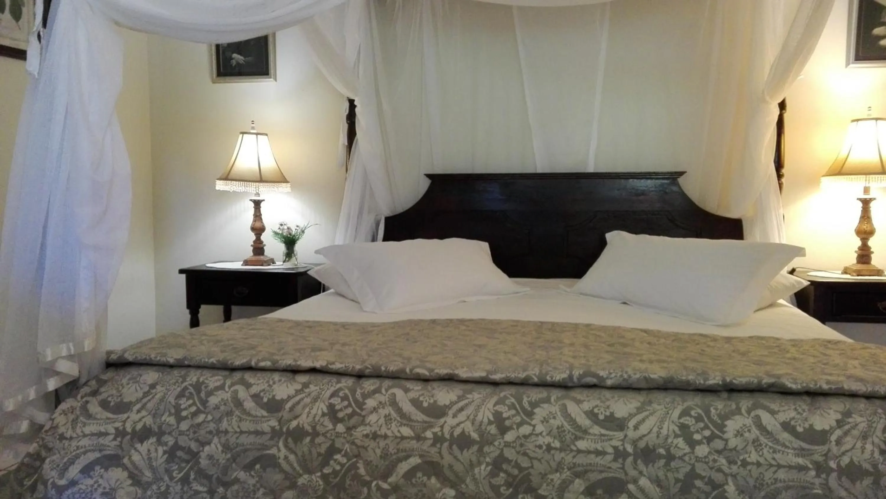 Decorative detail, Bed in Saxe-Coburg Lodge