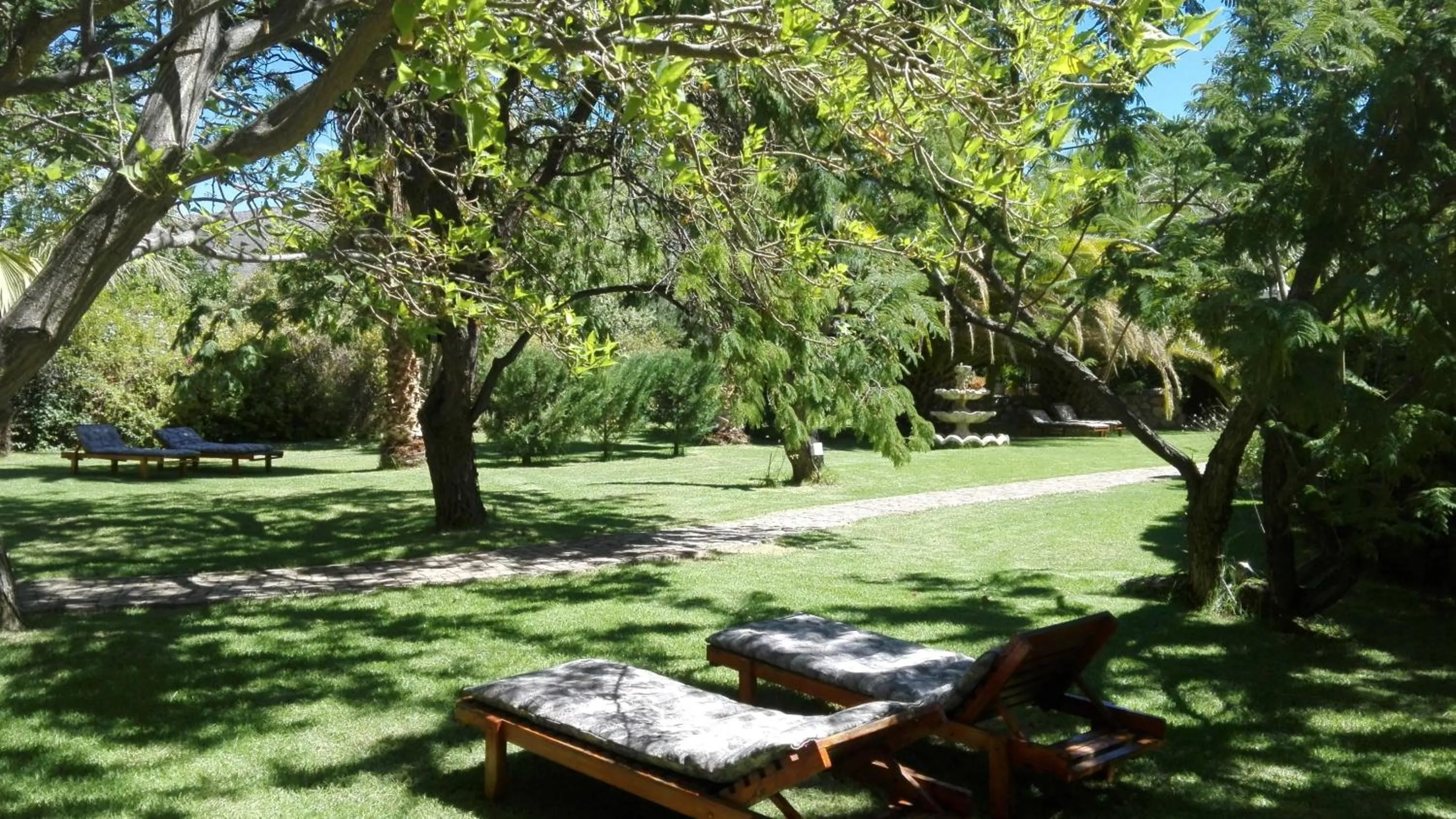 Garden view in Saxe-Coburg Lodge