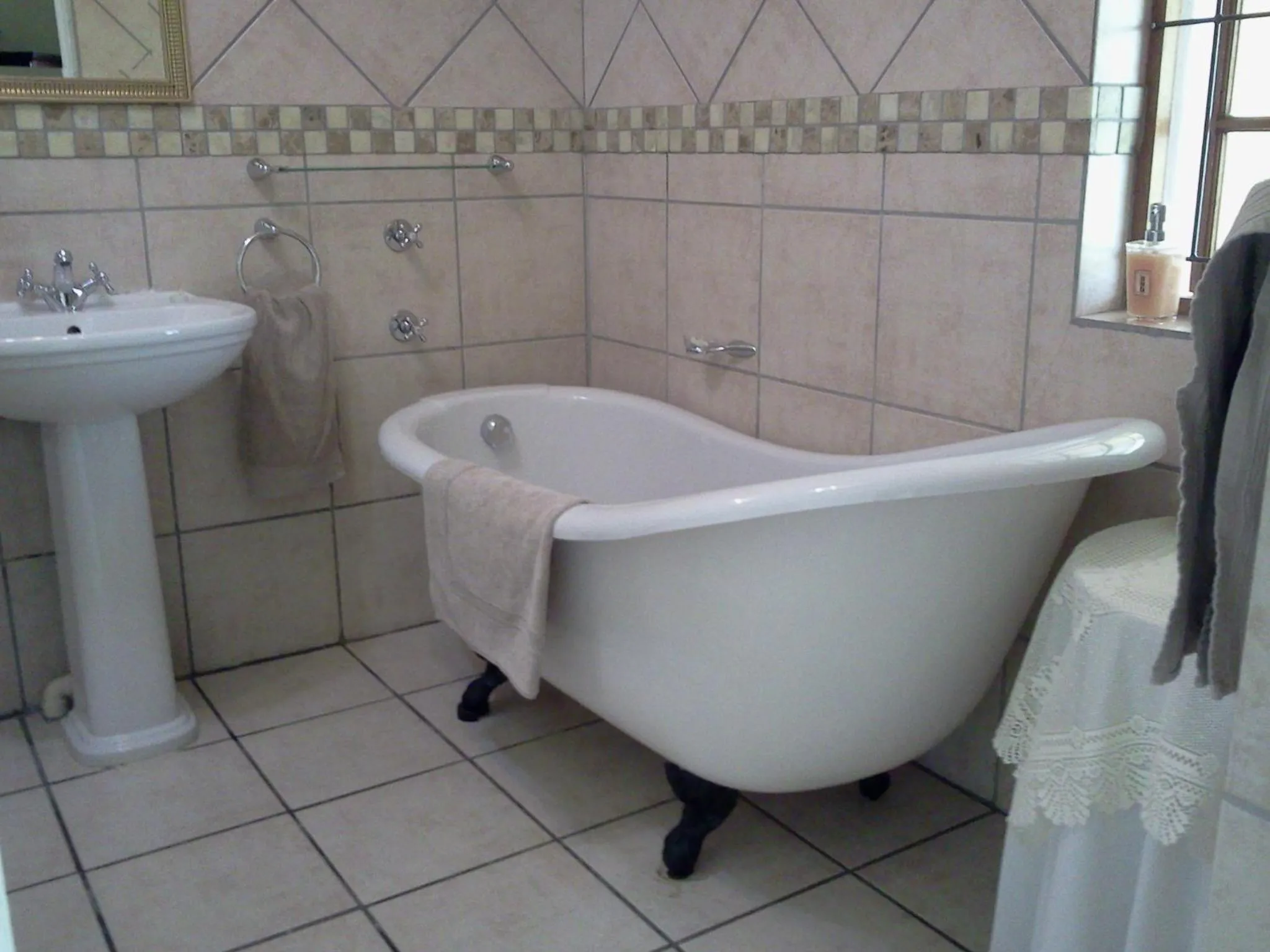 Bathroom in Saxe-Coburg Lodge