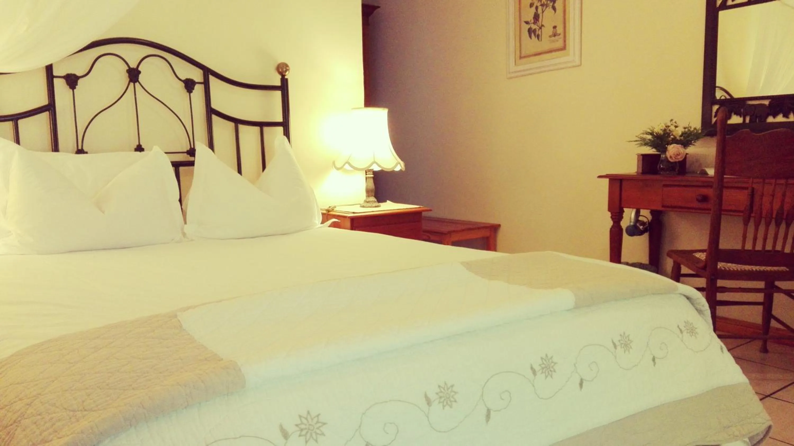 Bed in Saxe-Coburg Lodge