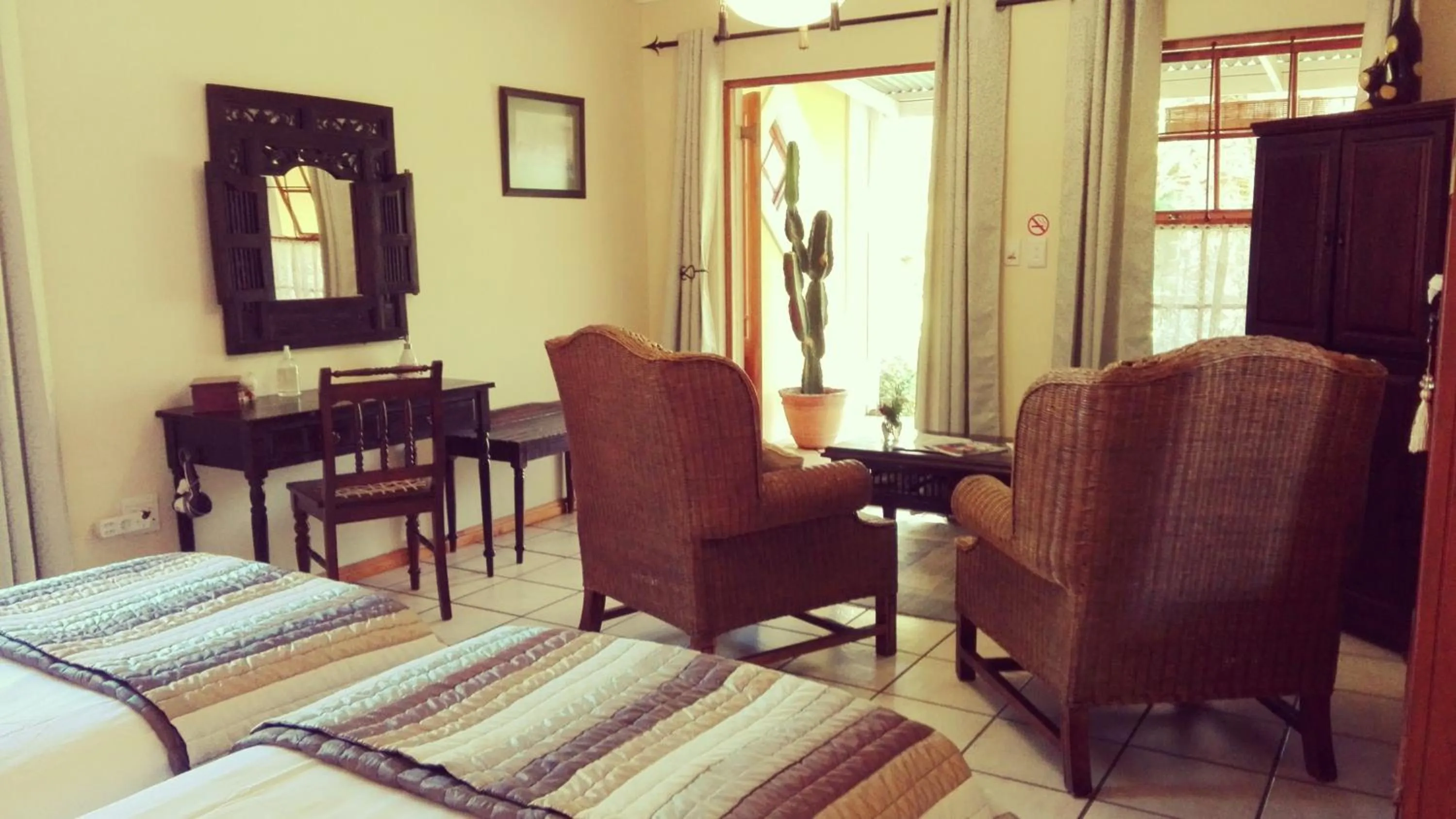 Bedroom, Bed in Saxe-Coburg Lodge