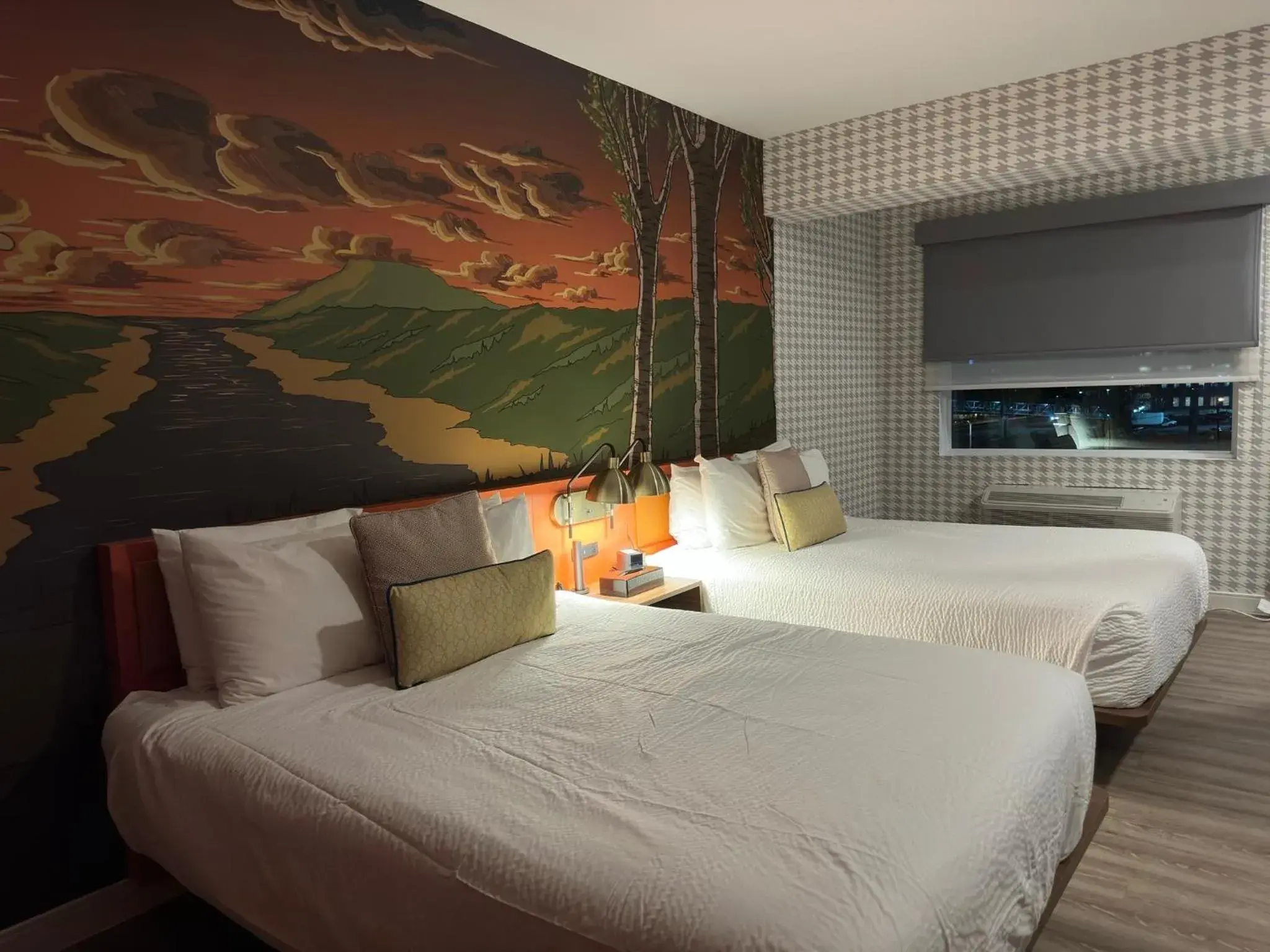 Bedroom, Bed in Superior Shores Hotel, BW Signature Collection by Best Western Bedroom, Bed in Superior Shores Hotel, BW Signature Collection by Best Western