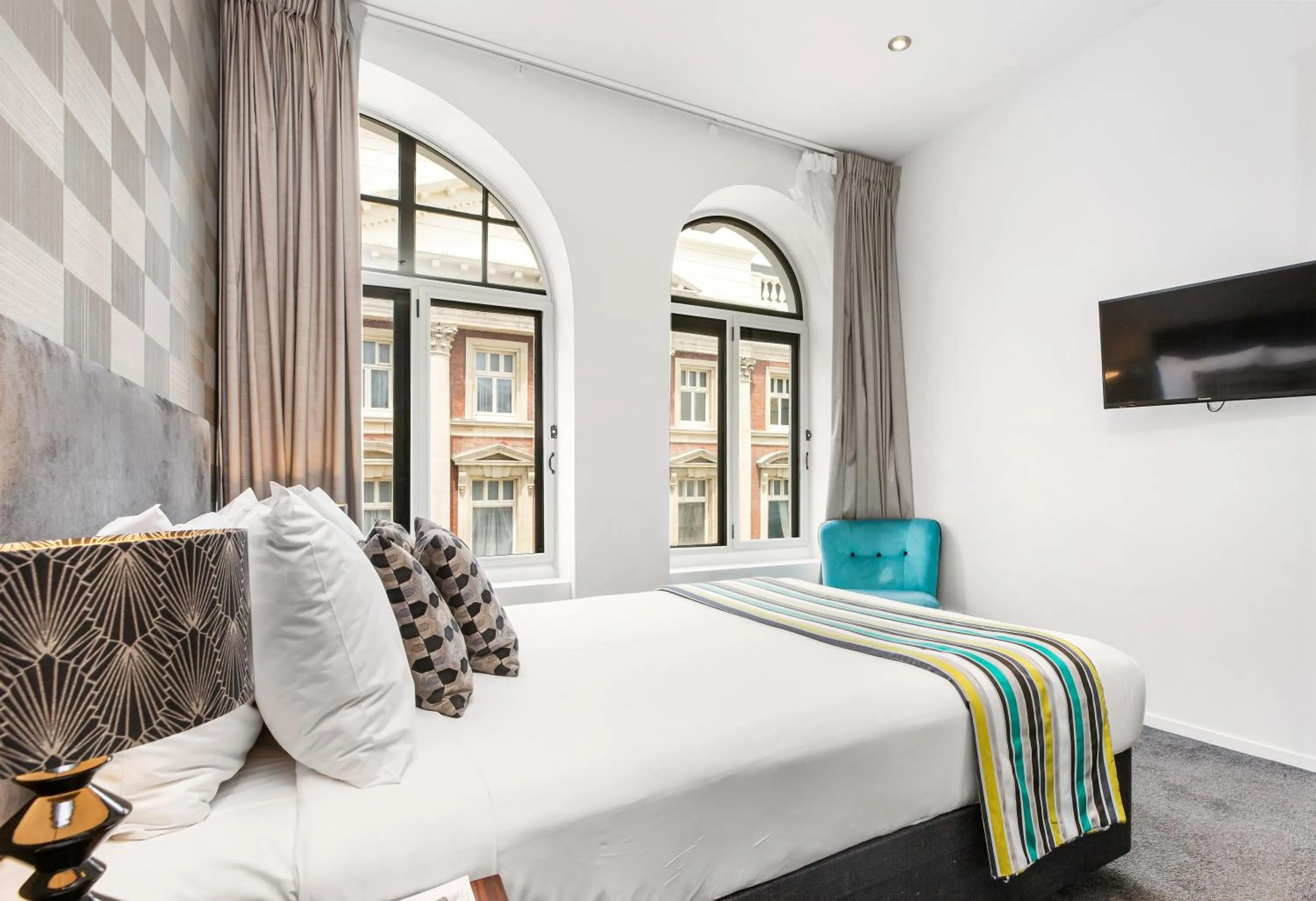 Bedroom, Bed in Hotel 115