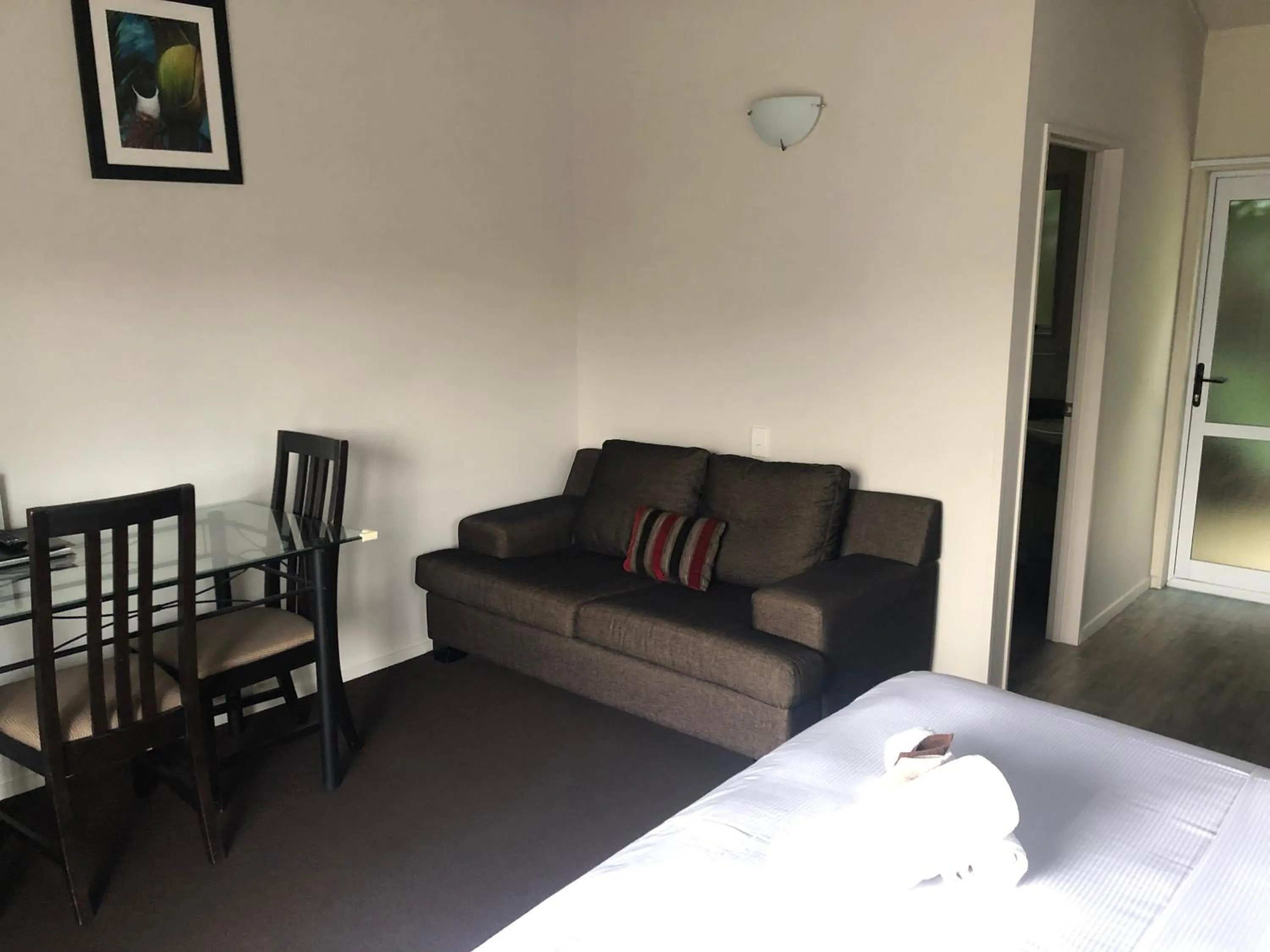 Bed in Anchor Lodge Motel