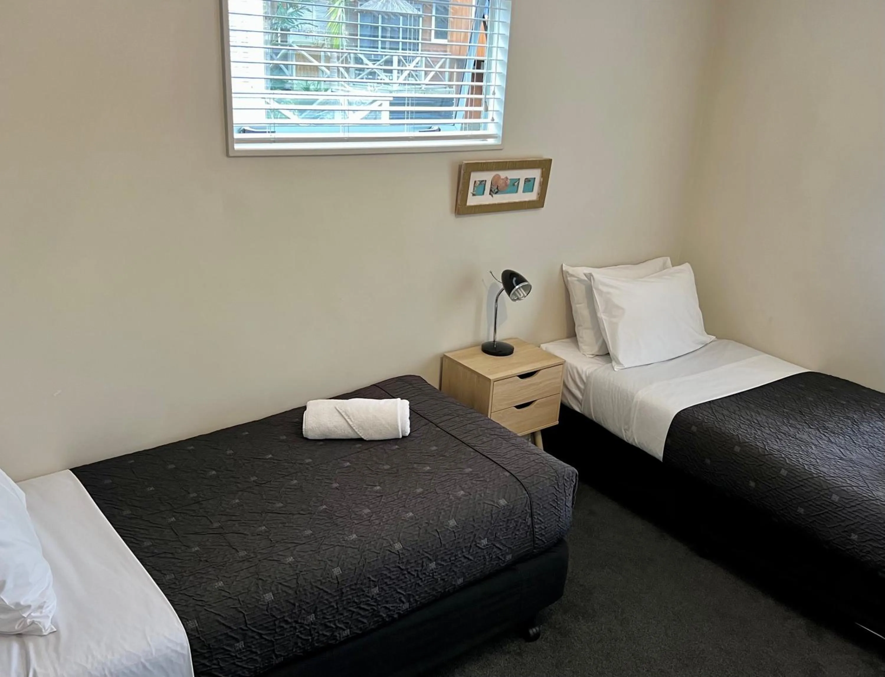 Bed in Anchor Lodge Motel