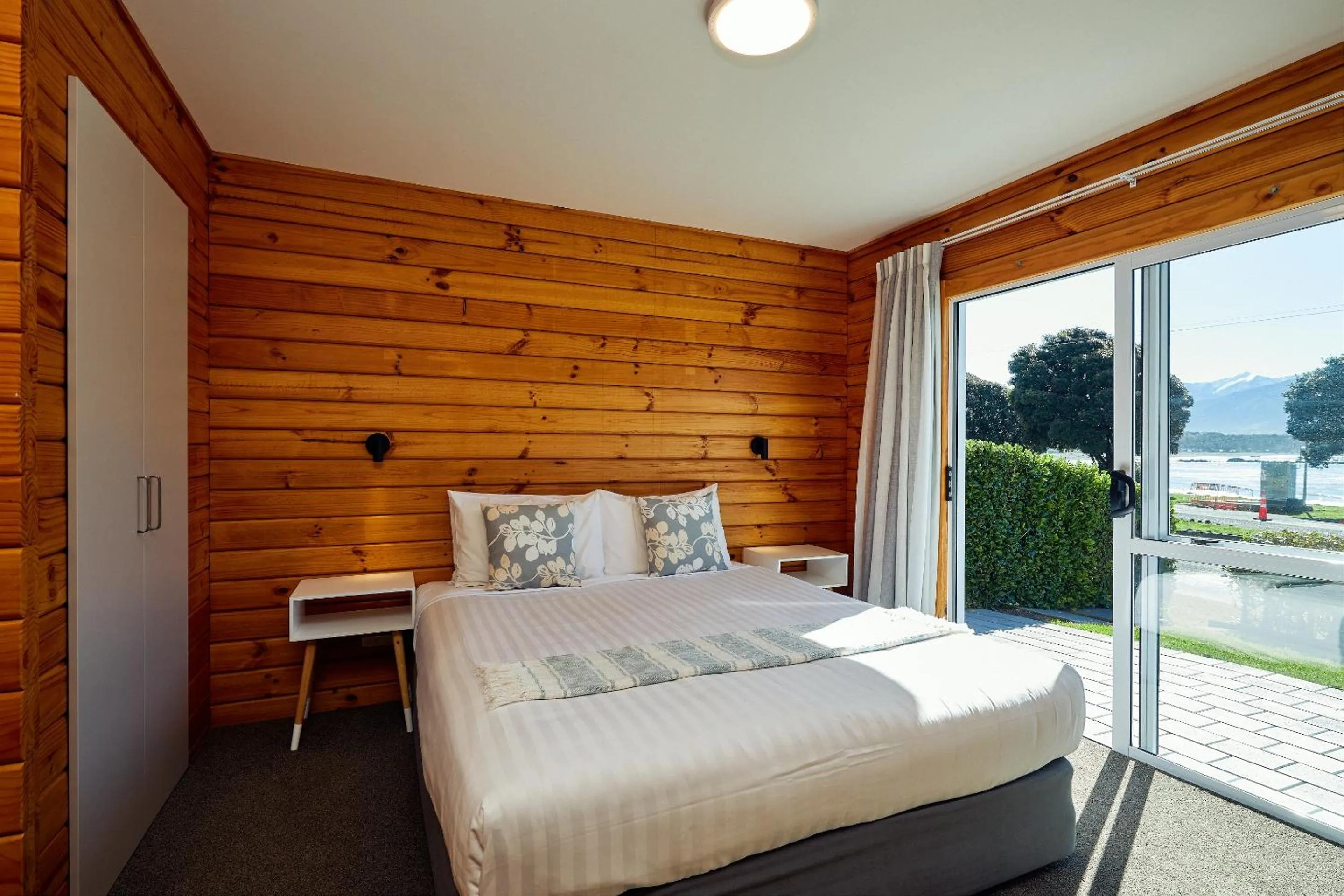 Bedroom, Bed in Panorama Motel