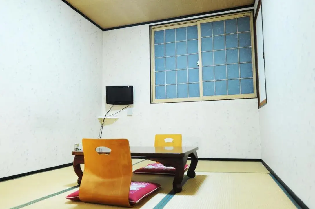 Japanese-Style Standard Room with Shared Bathroom in Onsen Yado Misuzuso Japanese-Style Standard Room with Shared Bathroom in Onsen Yado Misuzuso