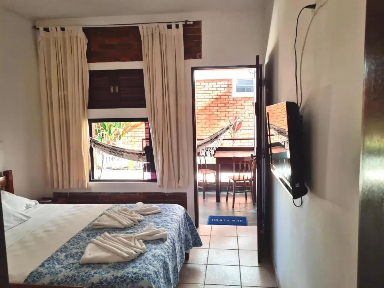 Photo of the whole room, Bed in Pousada Luz do Porto