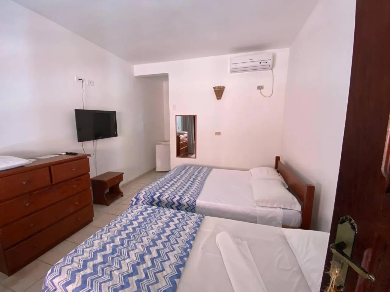 Photo of the whole room, Bed in Pousada Luz do Porto